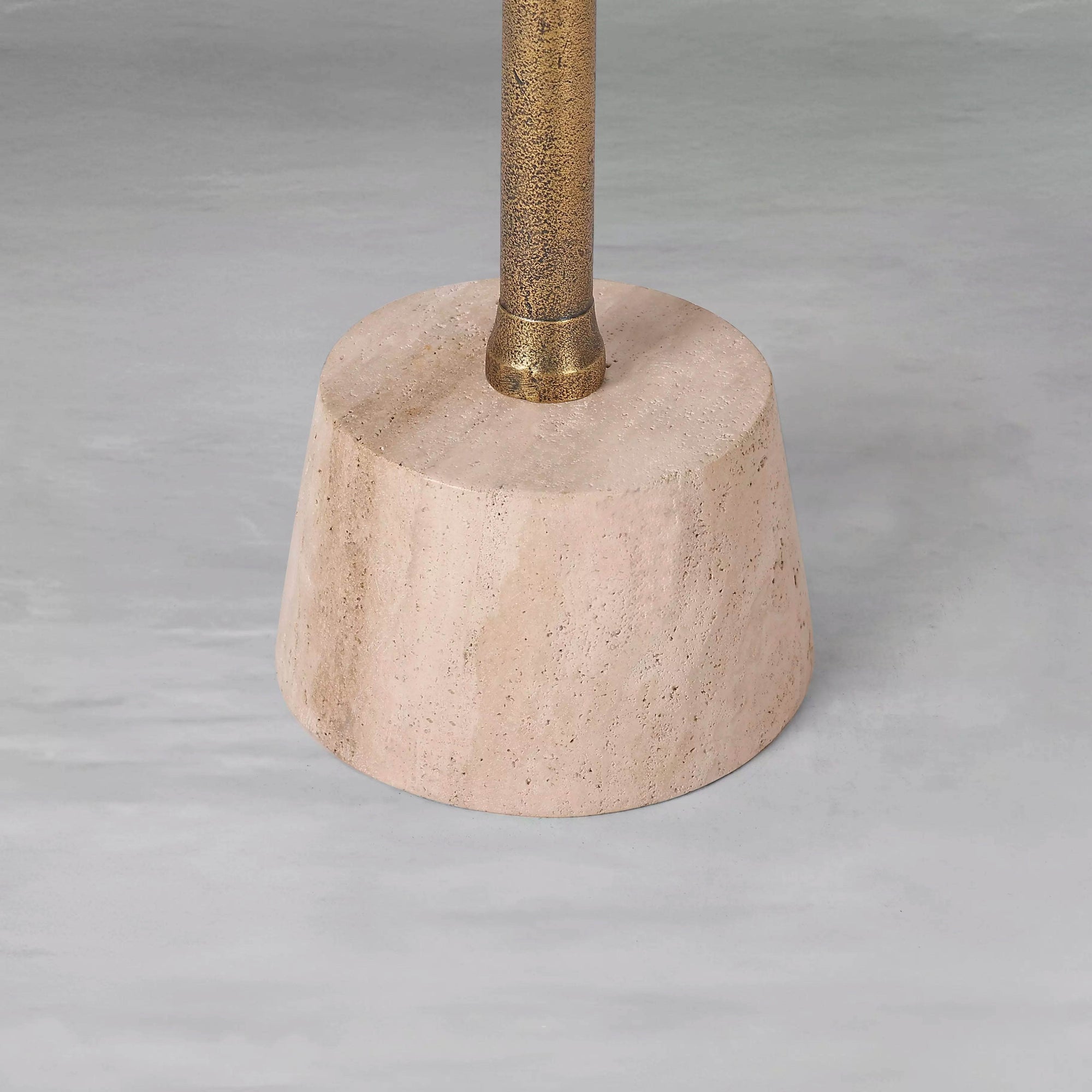 monumental-side-table_5_dw.webp