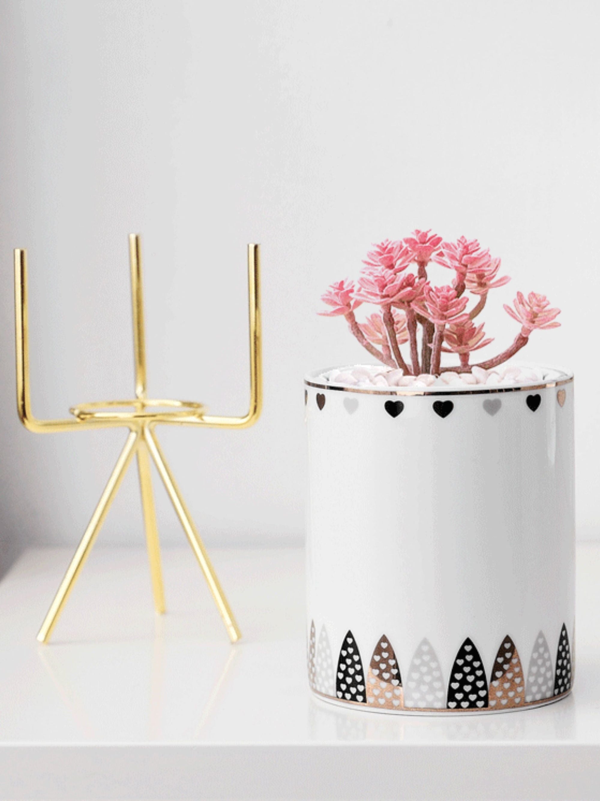 Neher Heart Black Planter
