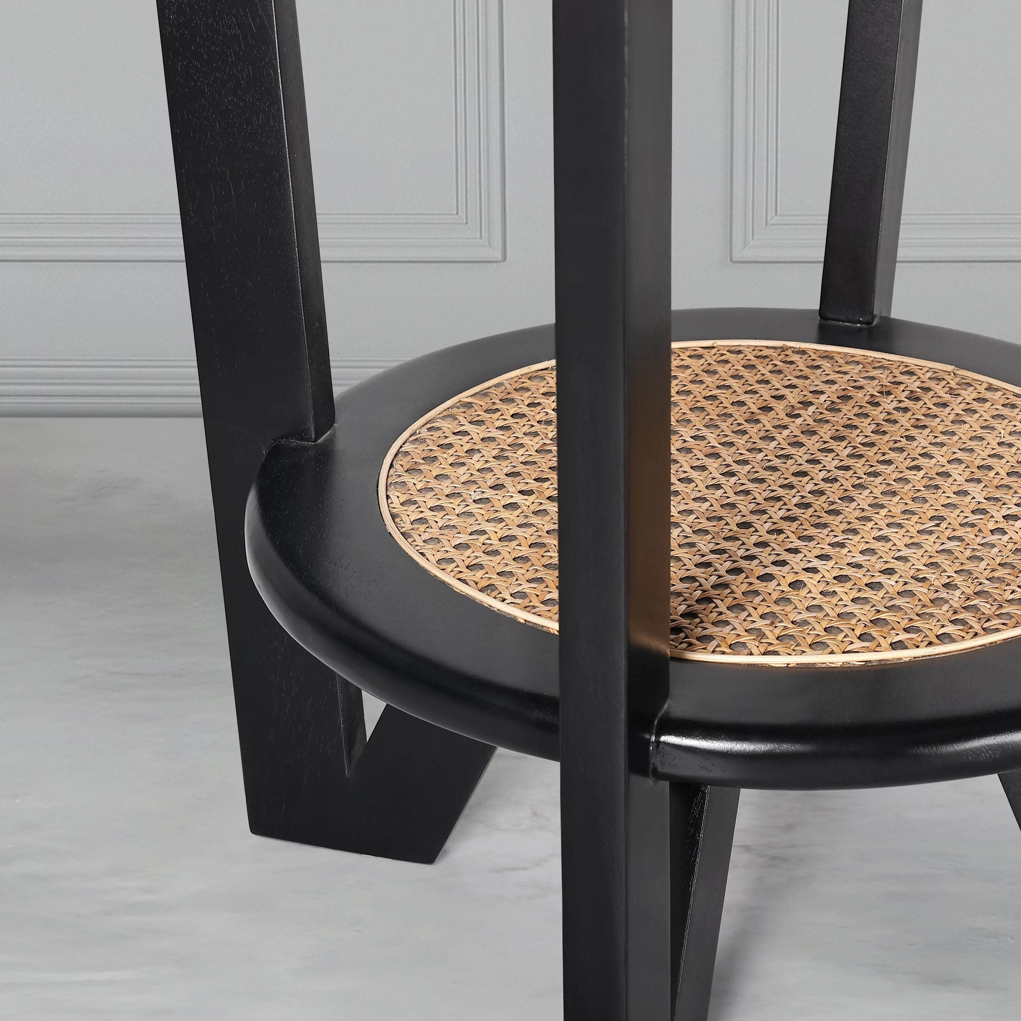 noir-rattan-round-table_4_dw.webp