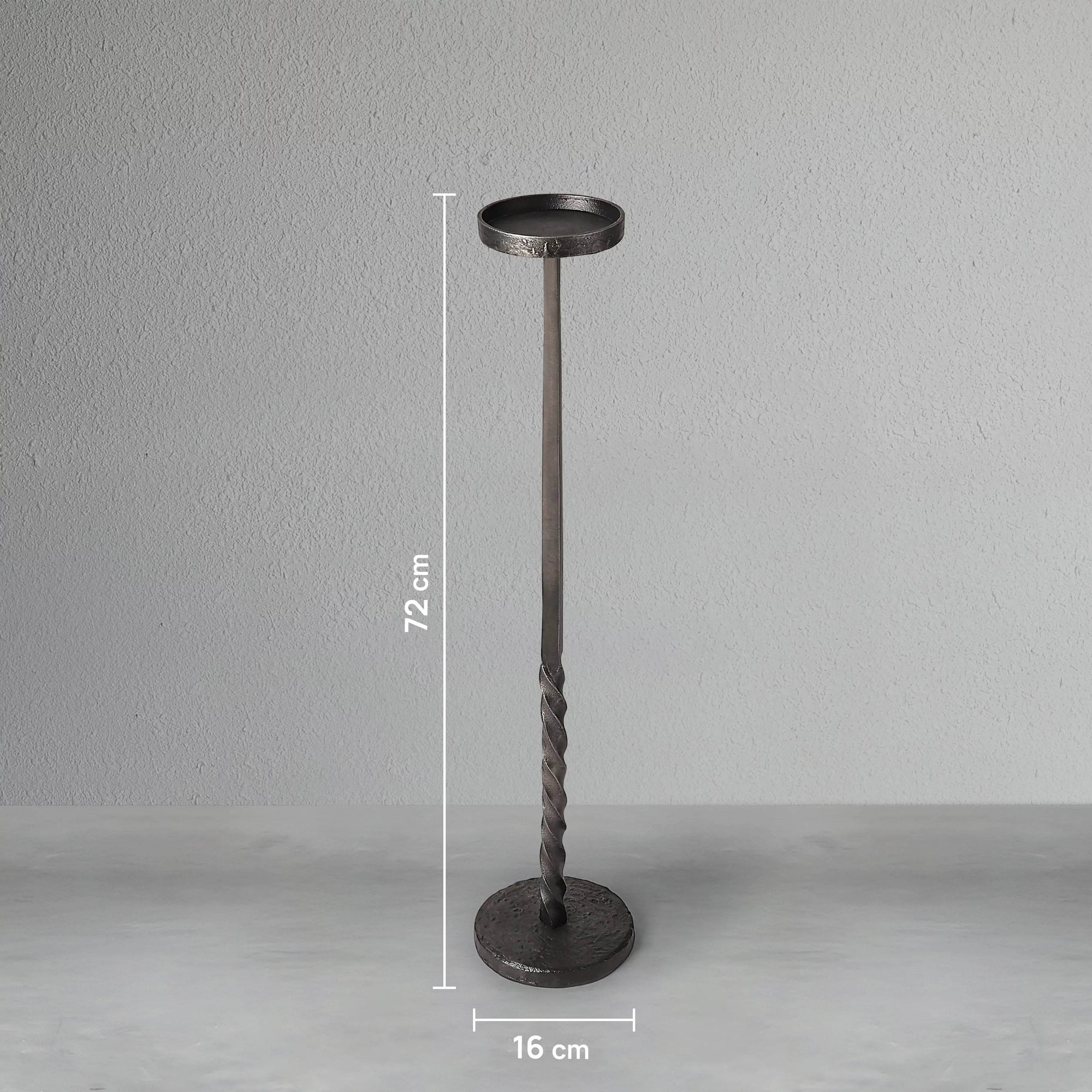 obsidian-spire-candle-holder-large_5_dw.webp