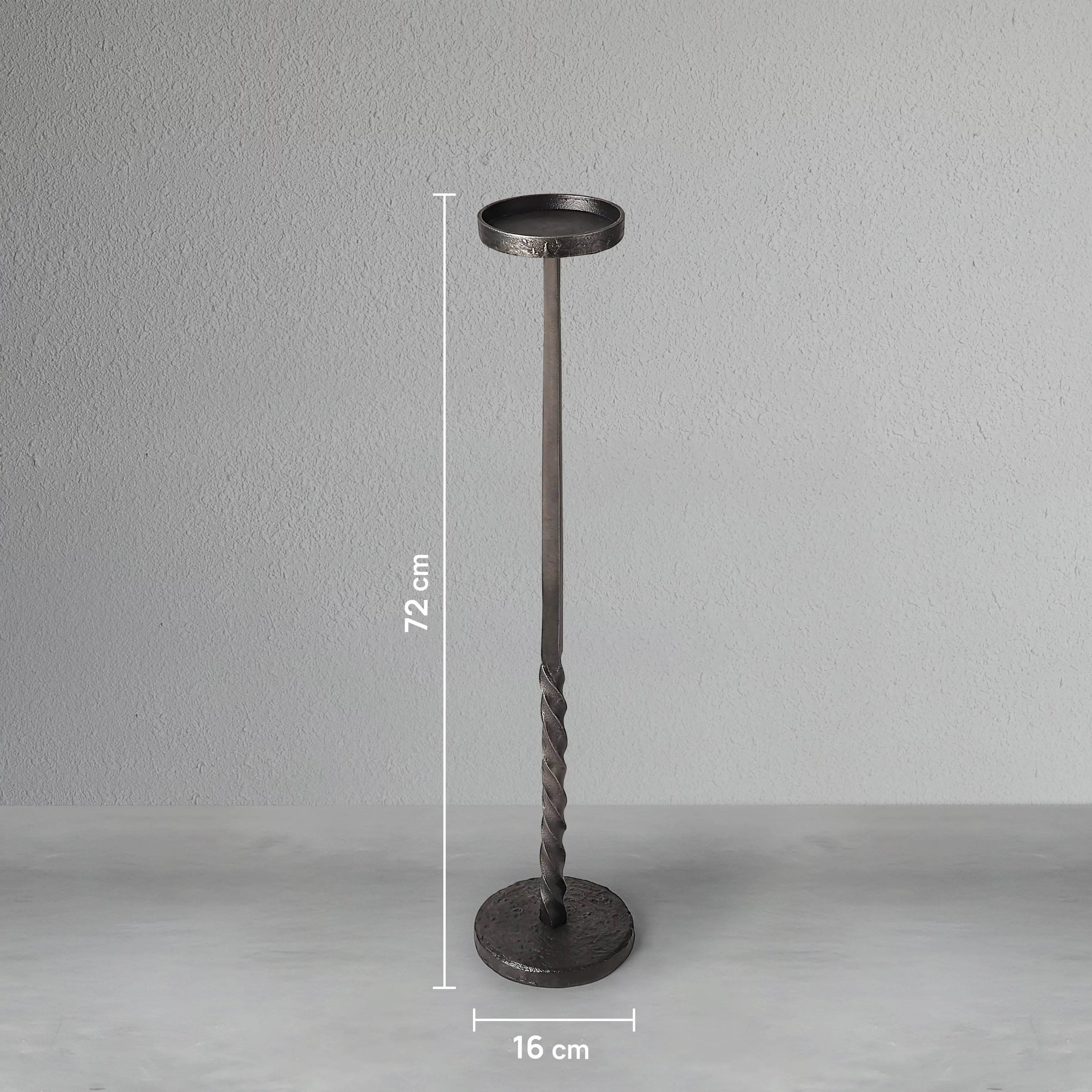 obsidian-spire-candle-holder-large_5_dw.webp