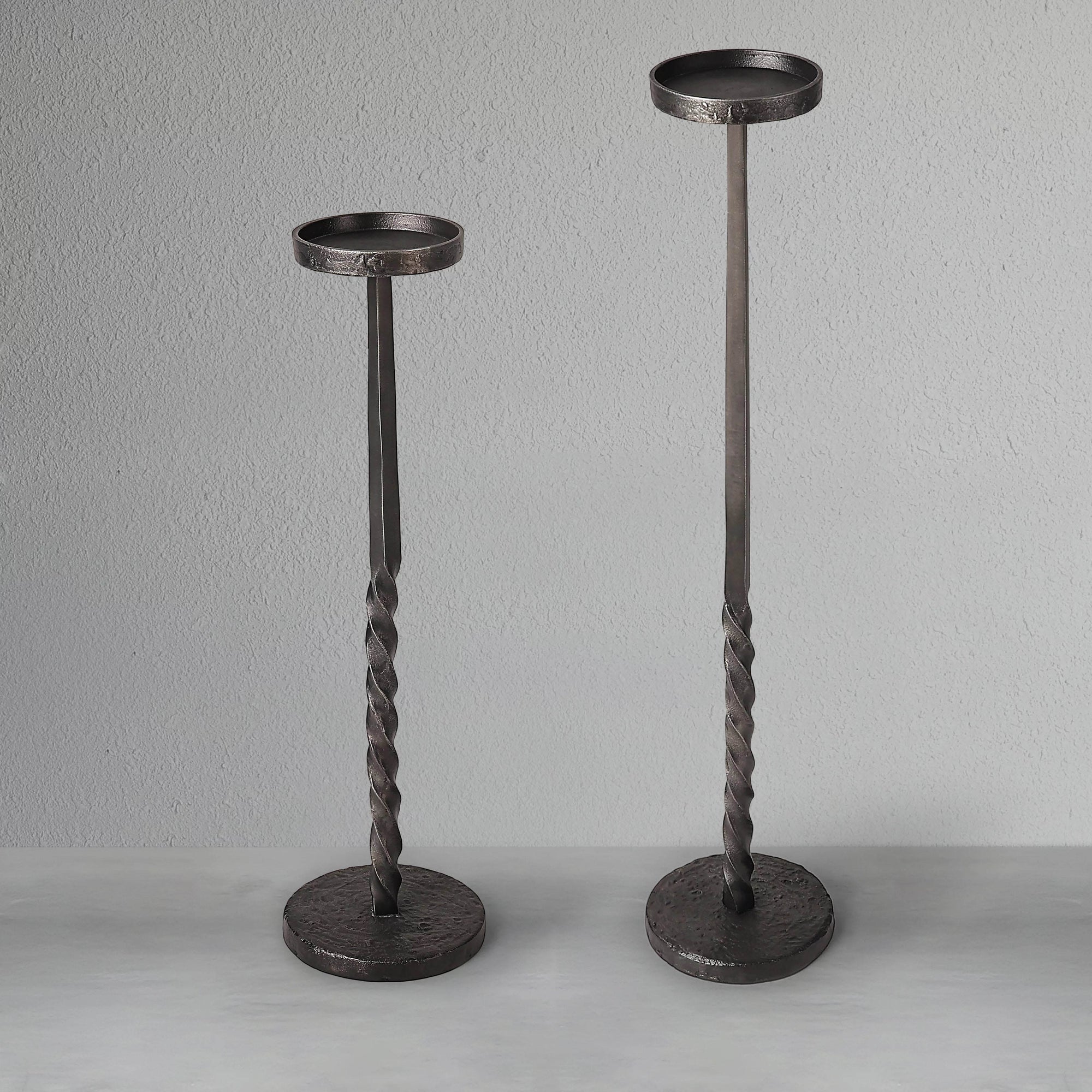 obsidian-spire-candle-holder-set-2_2_dw.webp
