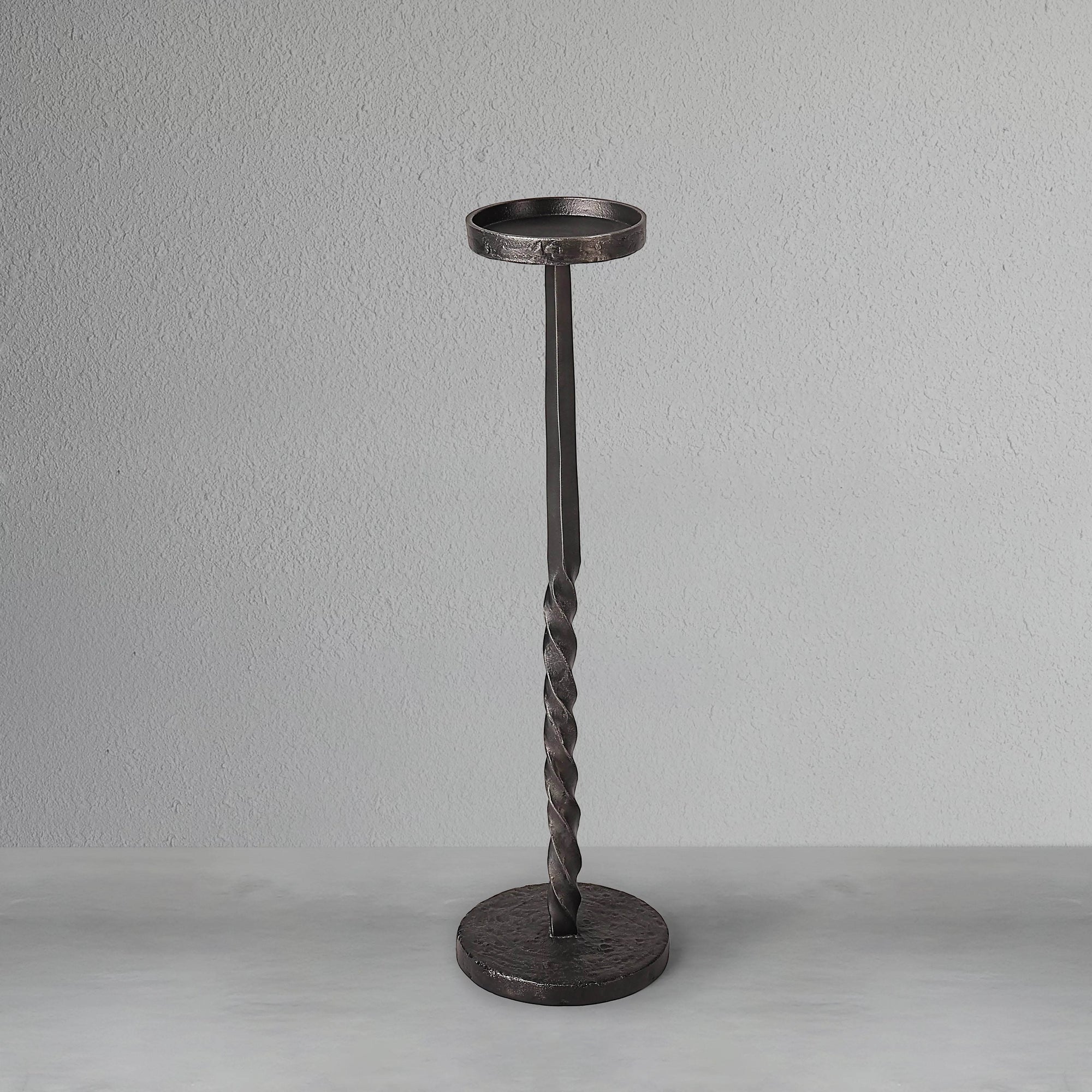 obsidian-spire-candle-holder-set-2_3_dw.webp