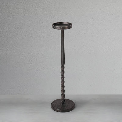 obsidian-spire-candle-holder-small_2_dw.webp