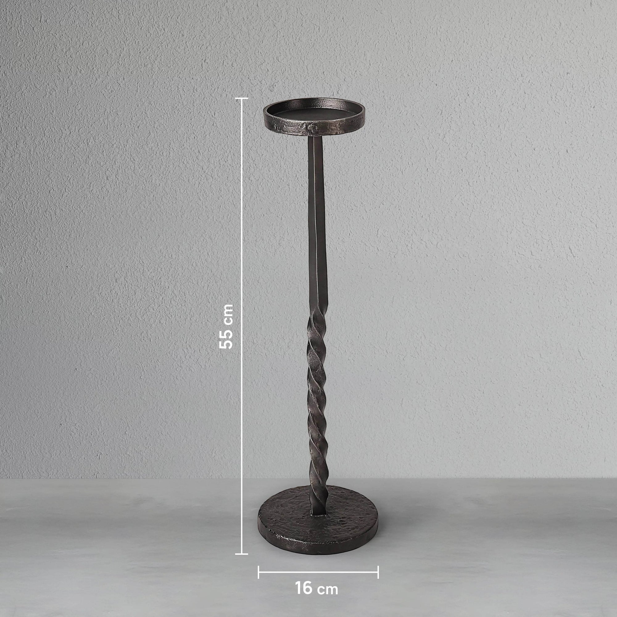 obsidian-spire-candle-holder-small_5_dw.webp