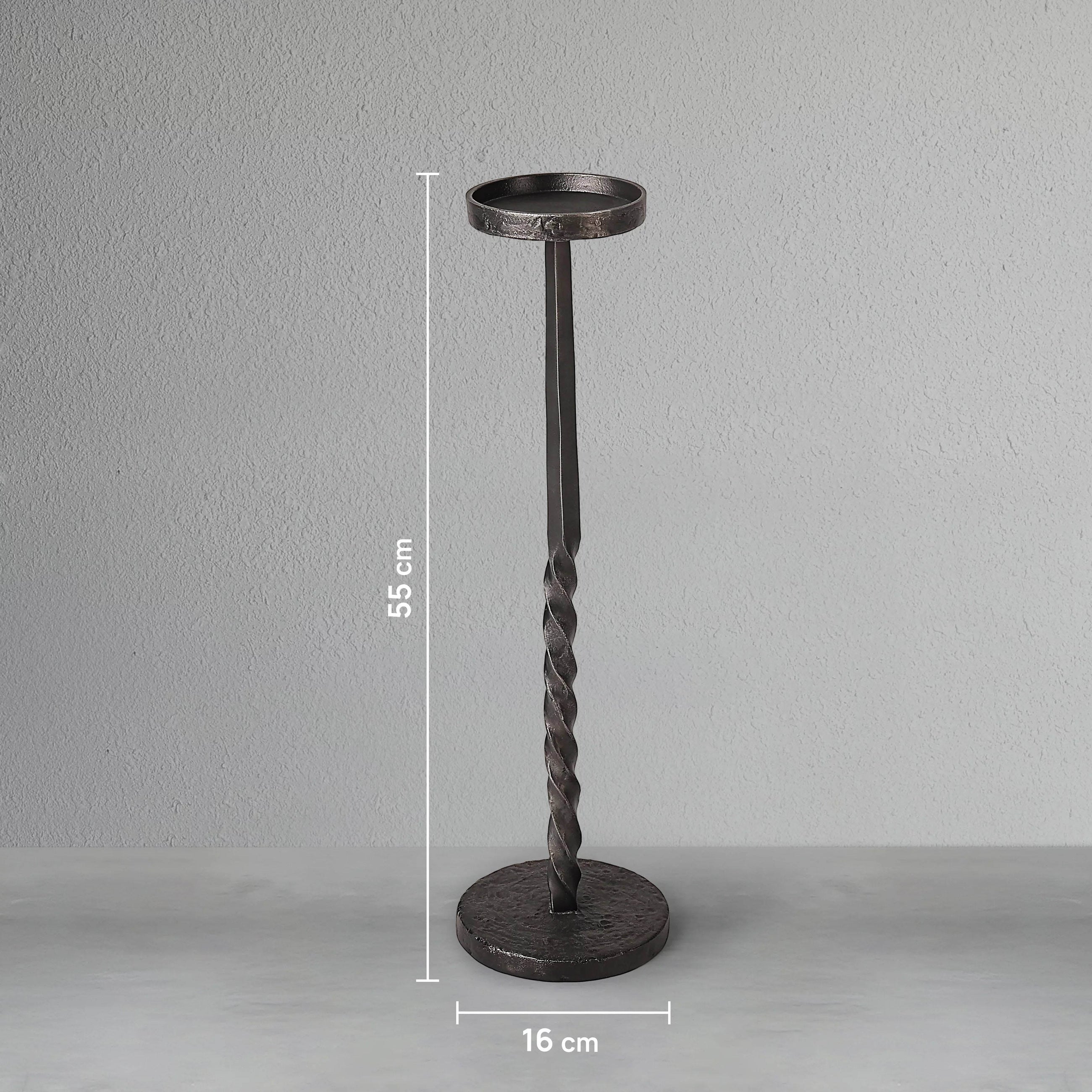 obsidian-spire-candle-holder-small_5_dw.webp