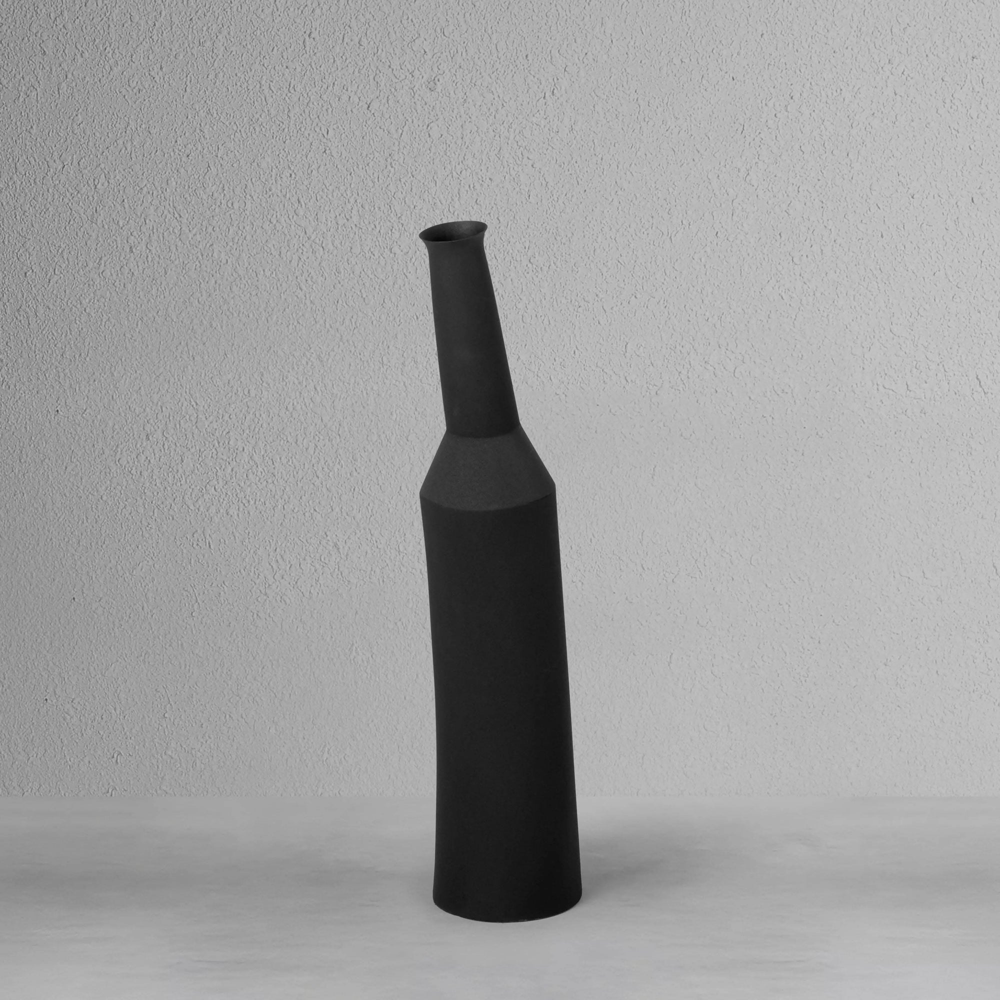 onyx-vase-small_2_dw.webp