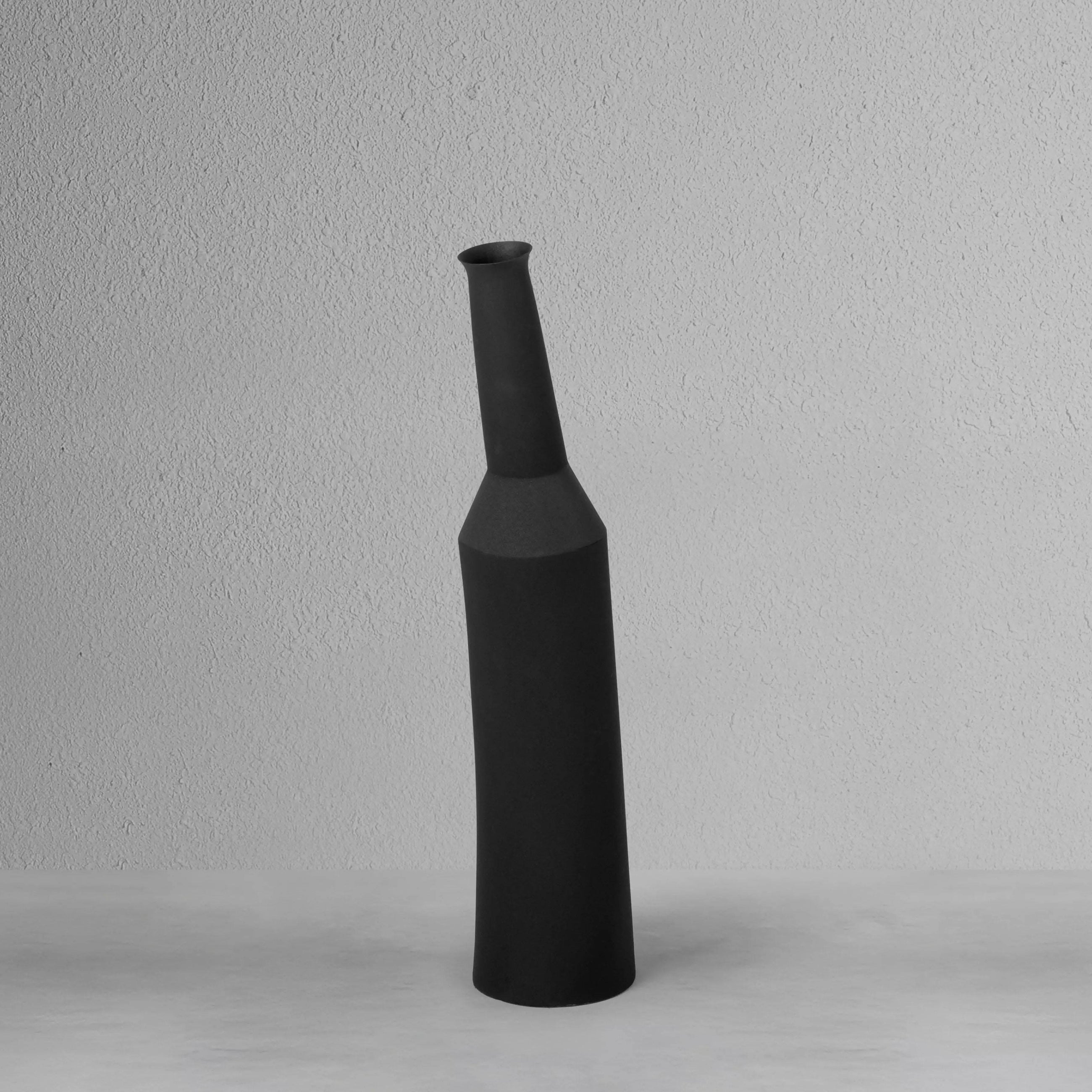 onyx-vase-small_2_dw.webp