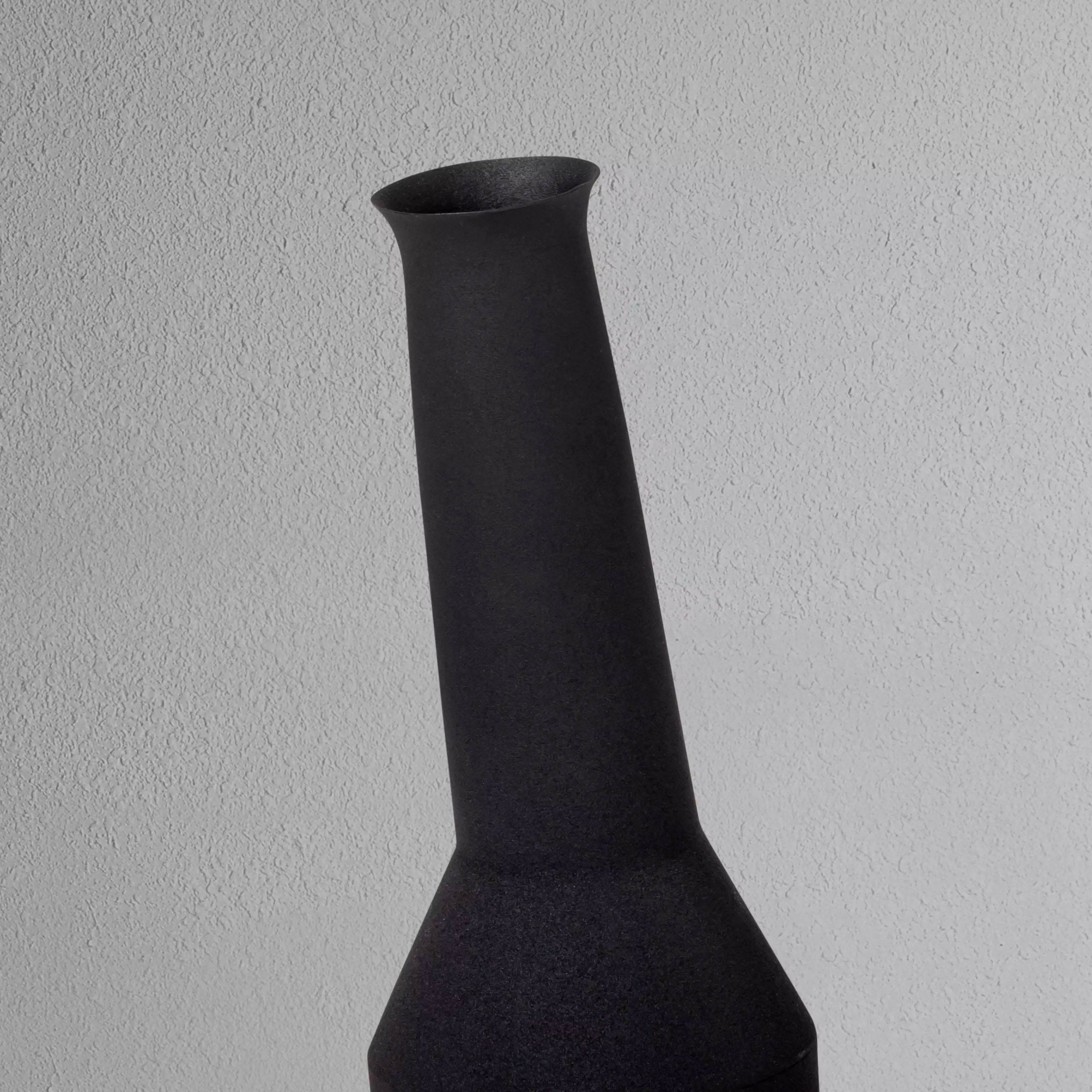 onyx-vase-small_4_dw.webp