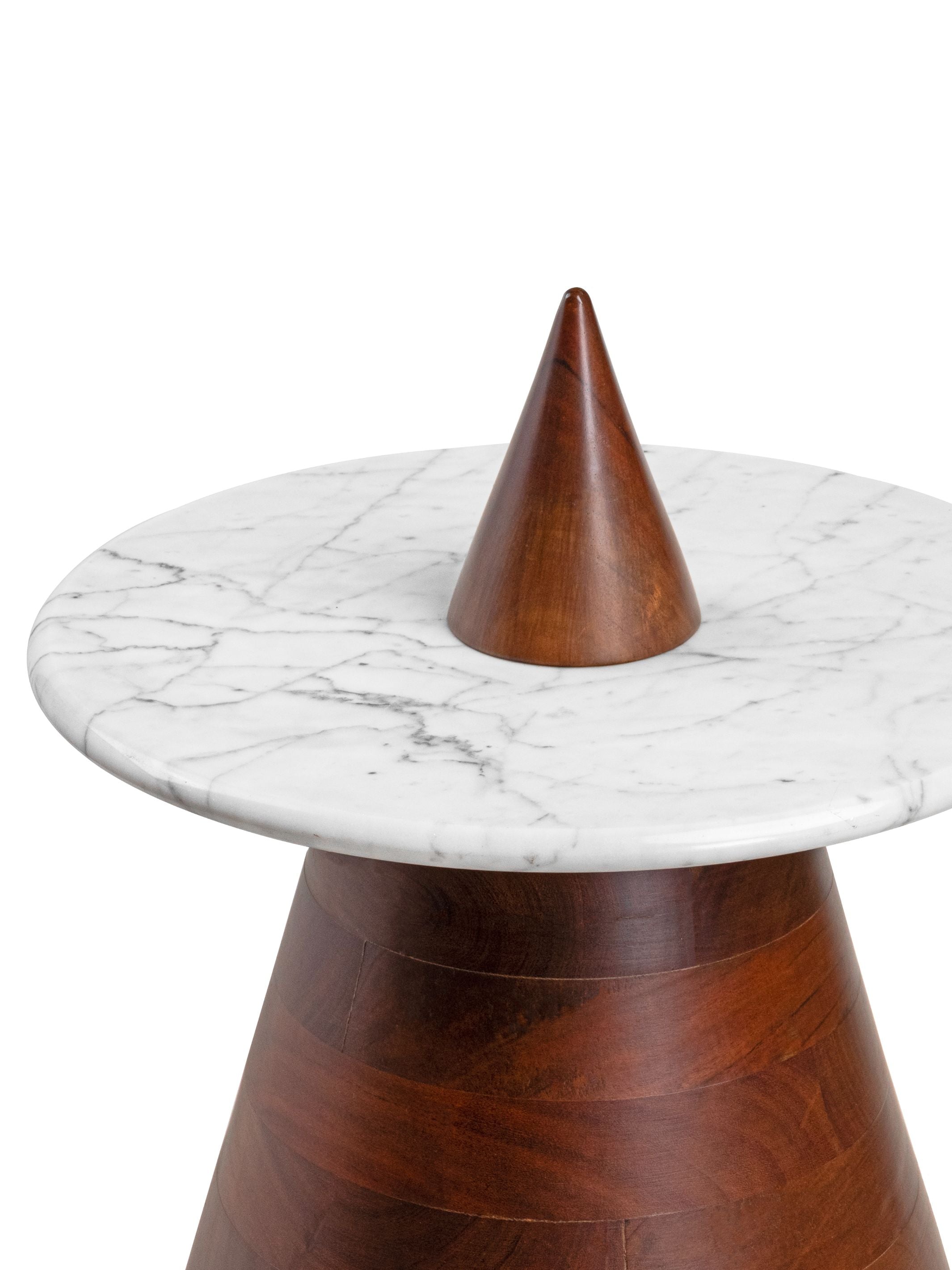 Pyramid table - Statuario