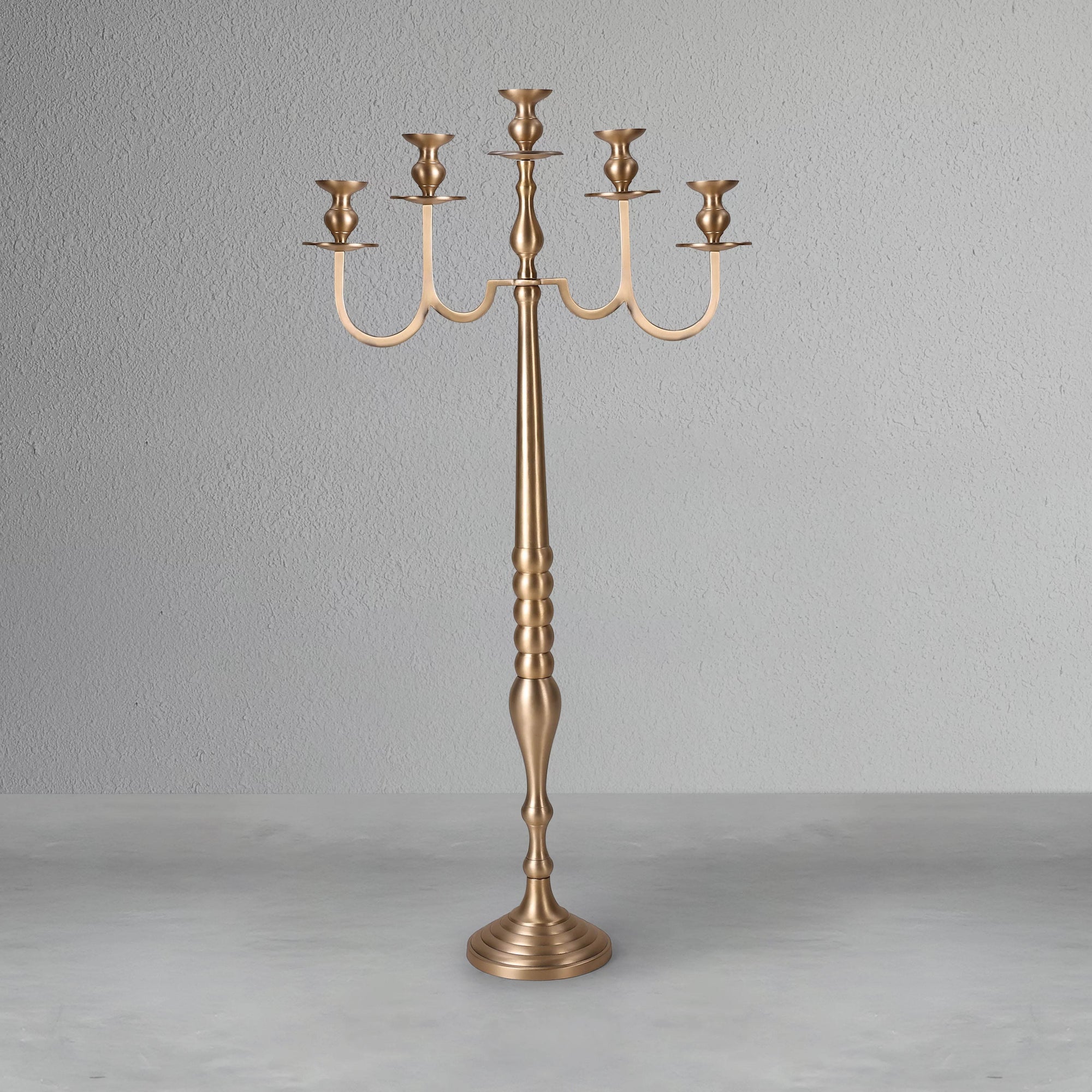 radiance-pure-brass-candle-abra_2_dw.webp