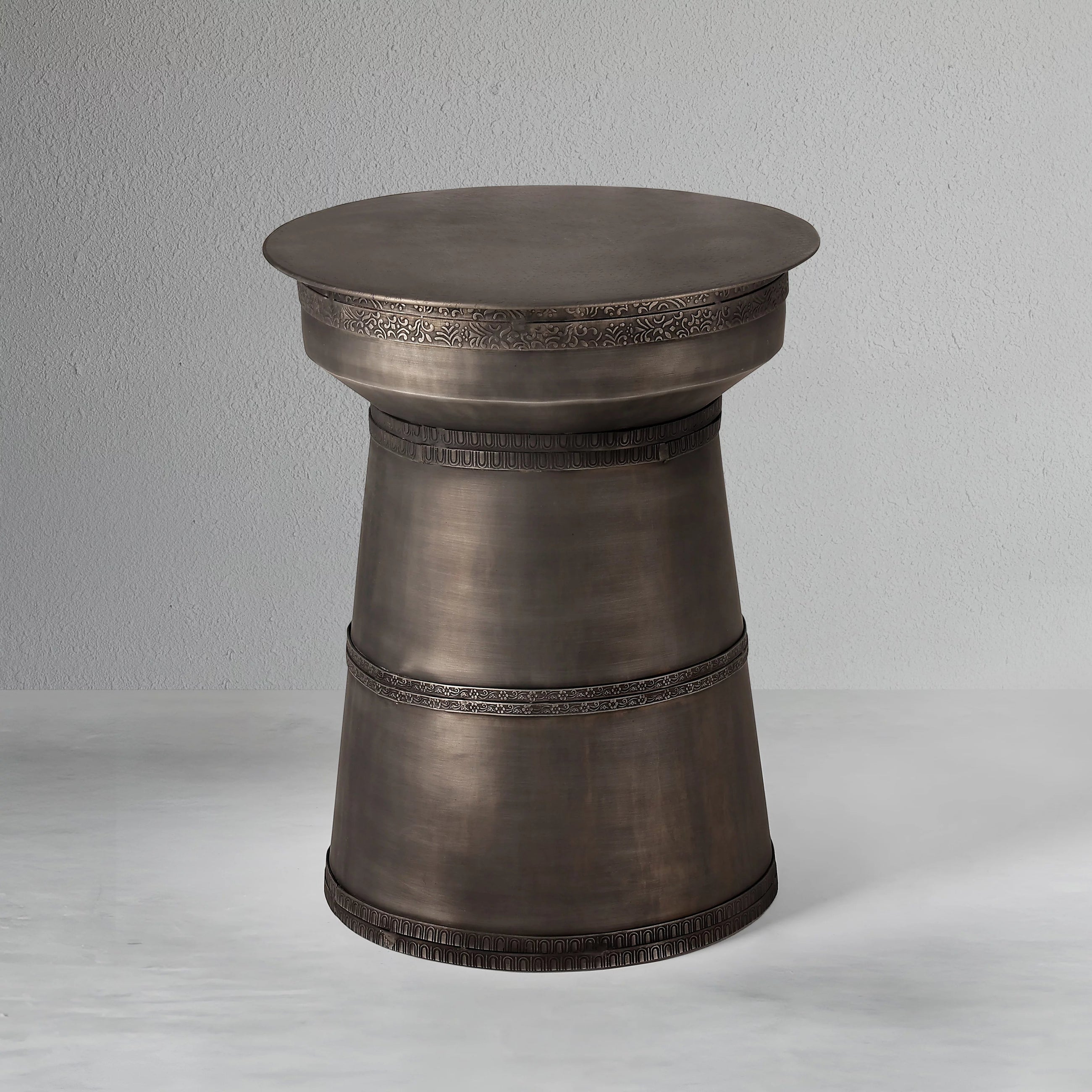 ravenna-metal-side-table_2_dw.webp