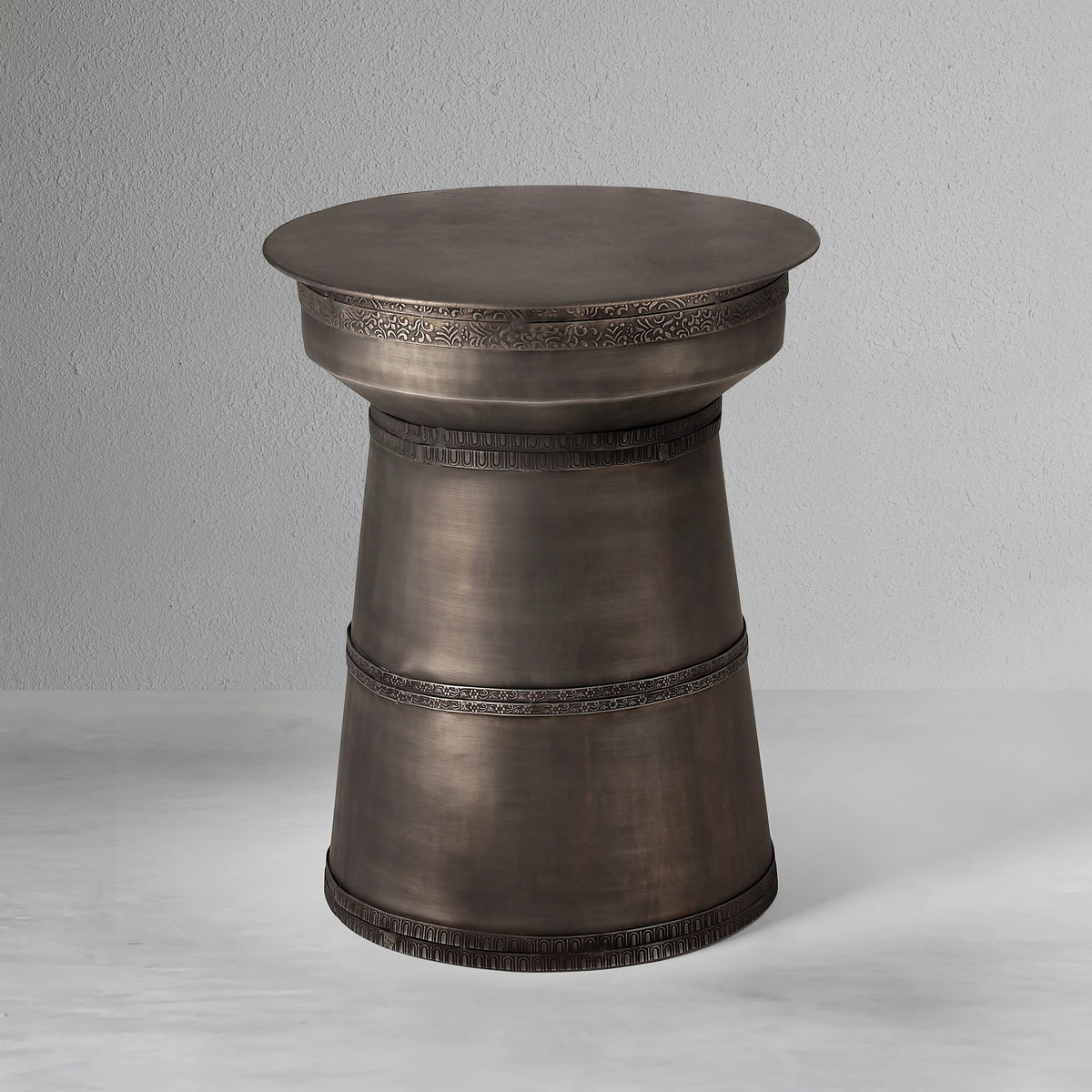 ravenna-metal-side-table_4_dw.webp