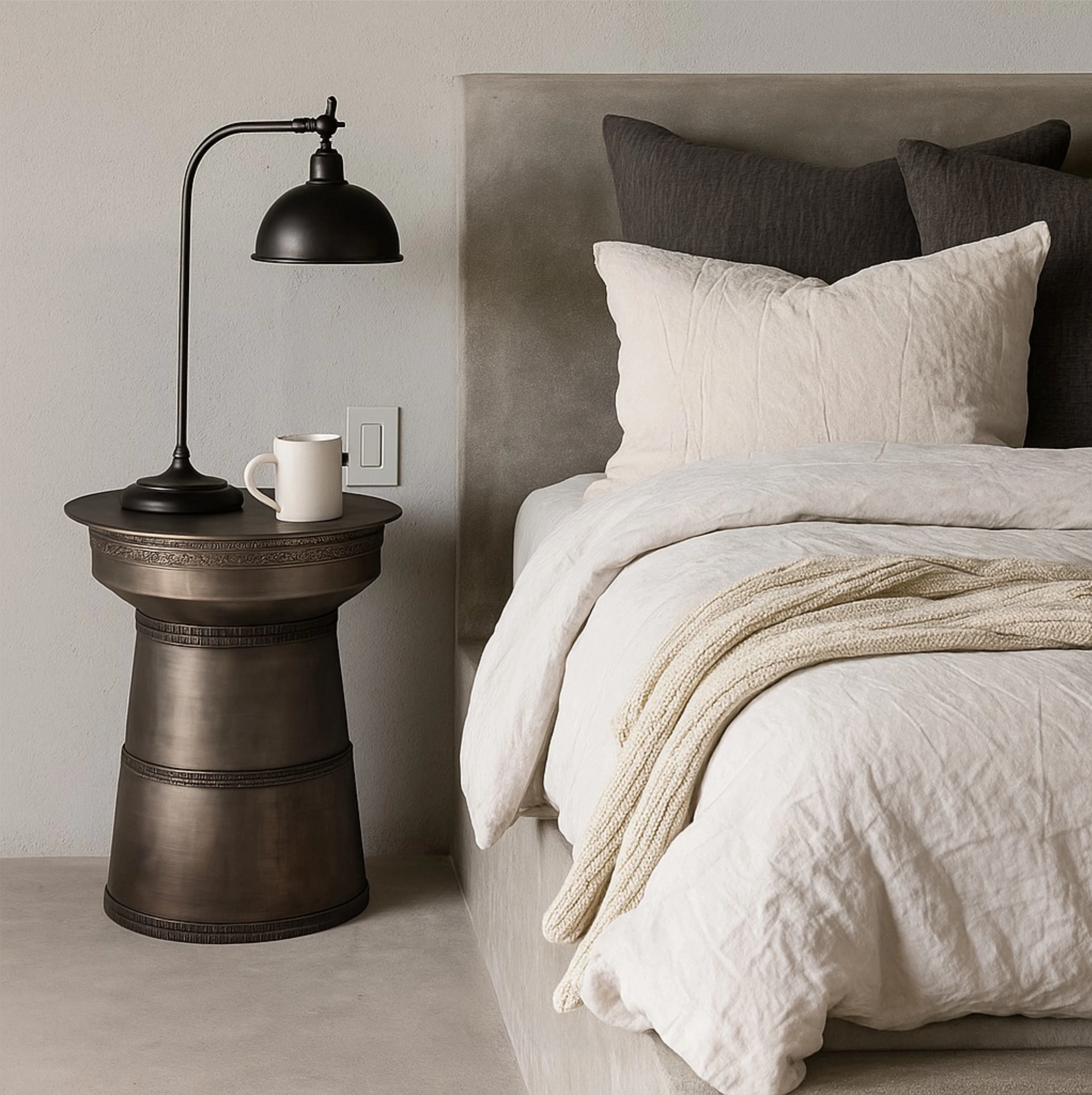ravenna-metal-side-table_7_dw.webp