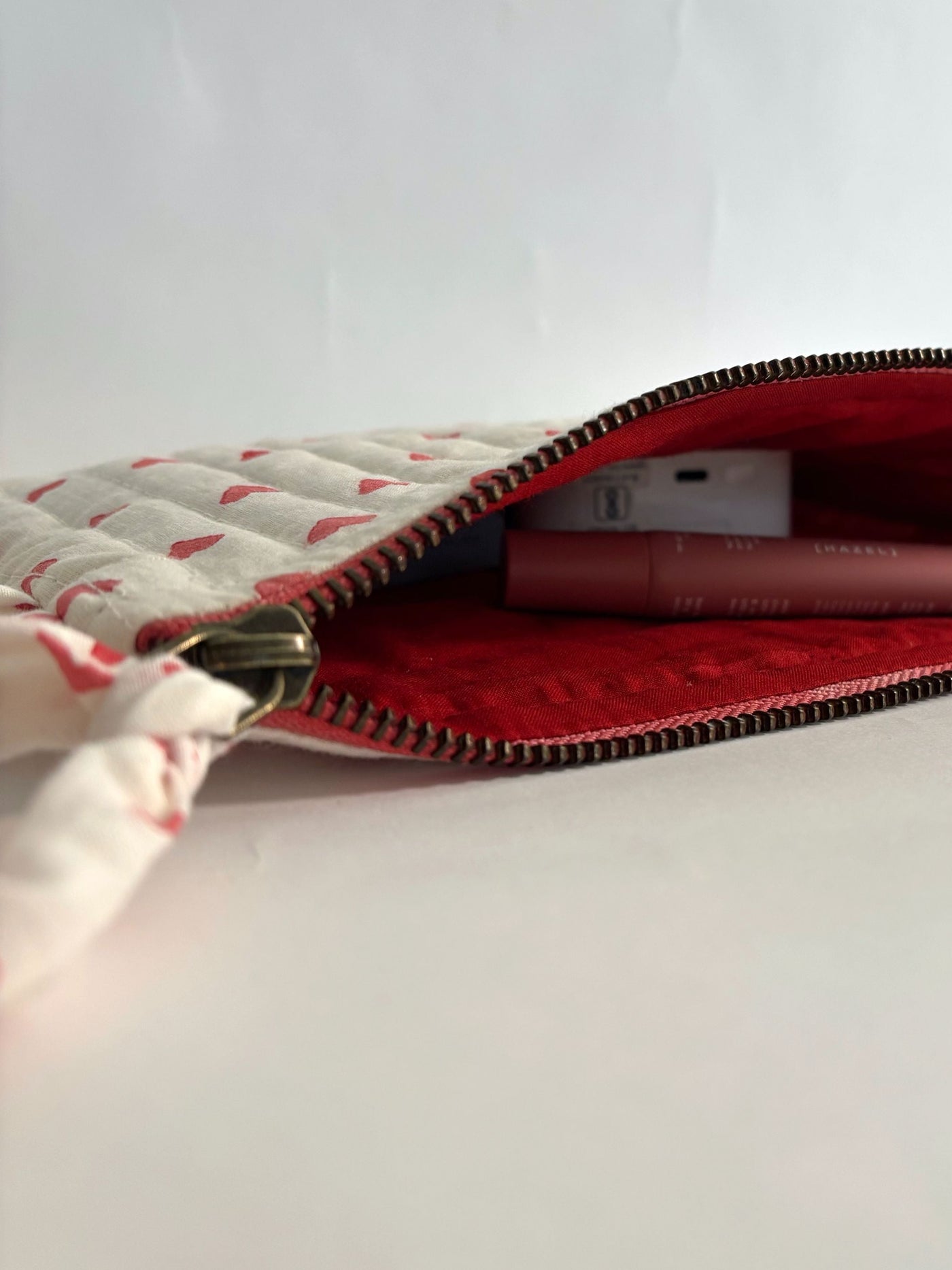 Red Hearts Sustainable Quilted Cotton Flat Frill Travel Pouch