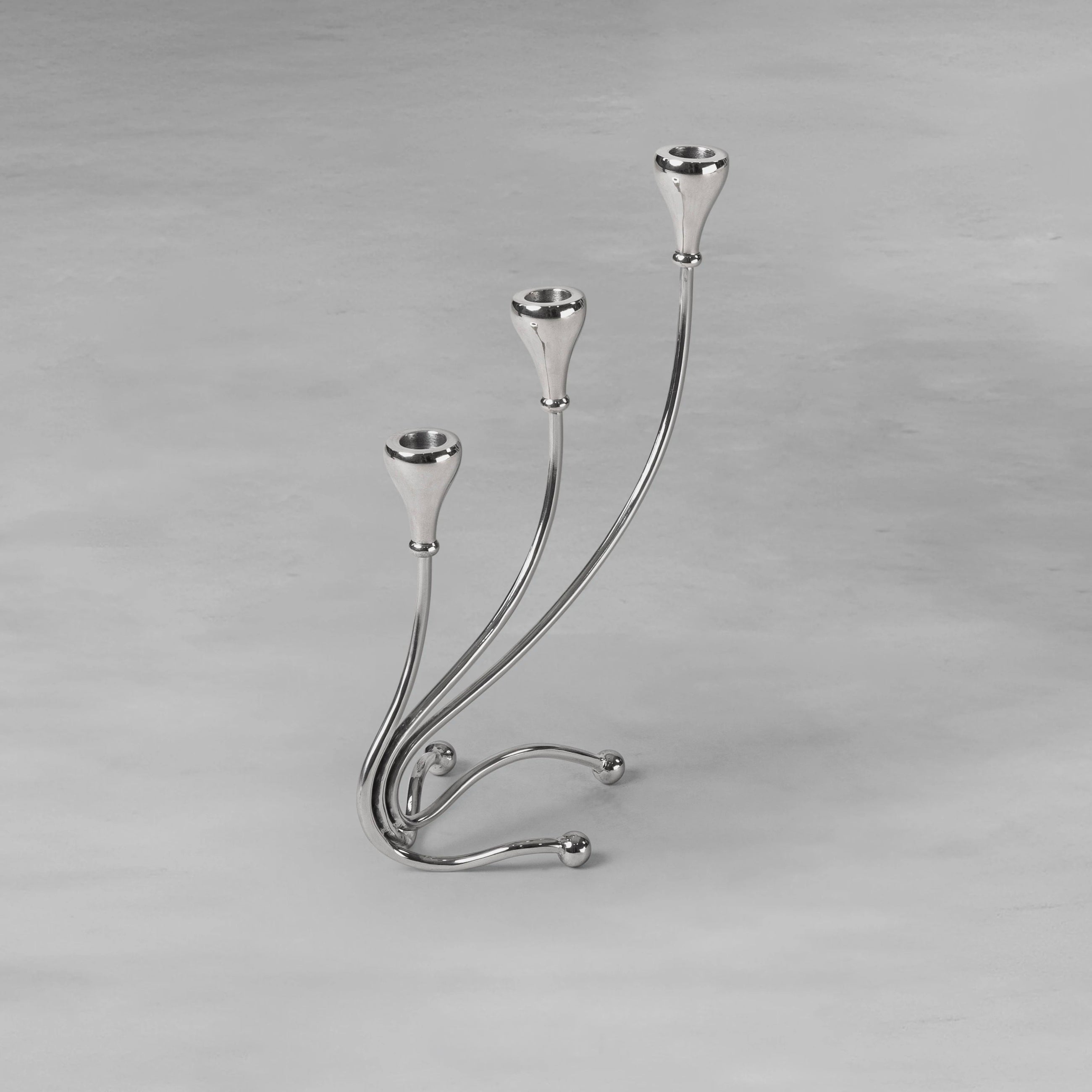 ribbon-candelabrum-3-tall_3_dw.webp