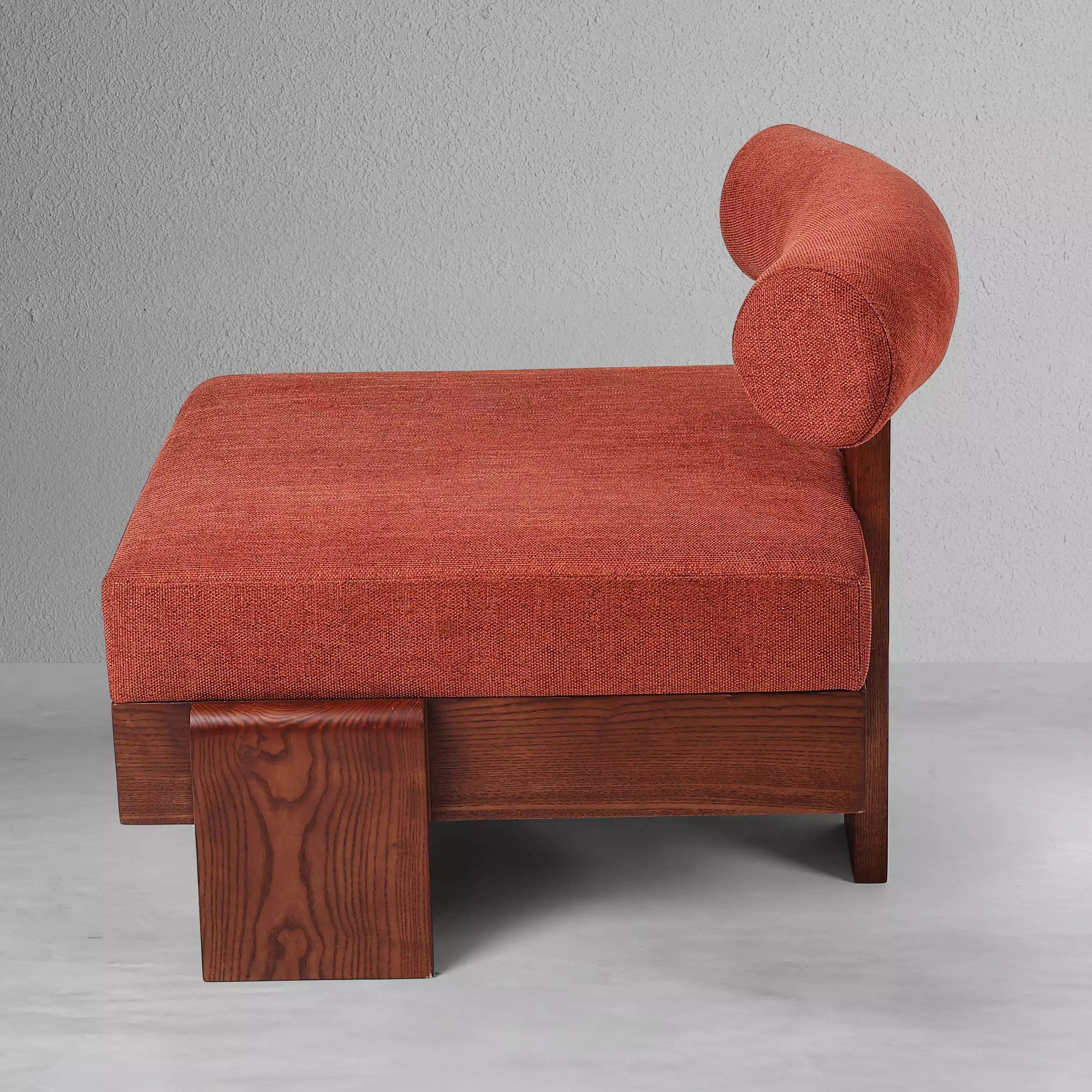 ridge-lounge-chair_5_dw.webp