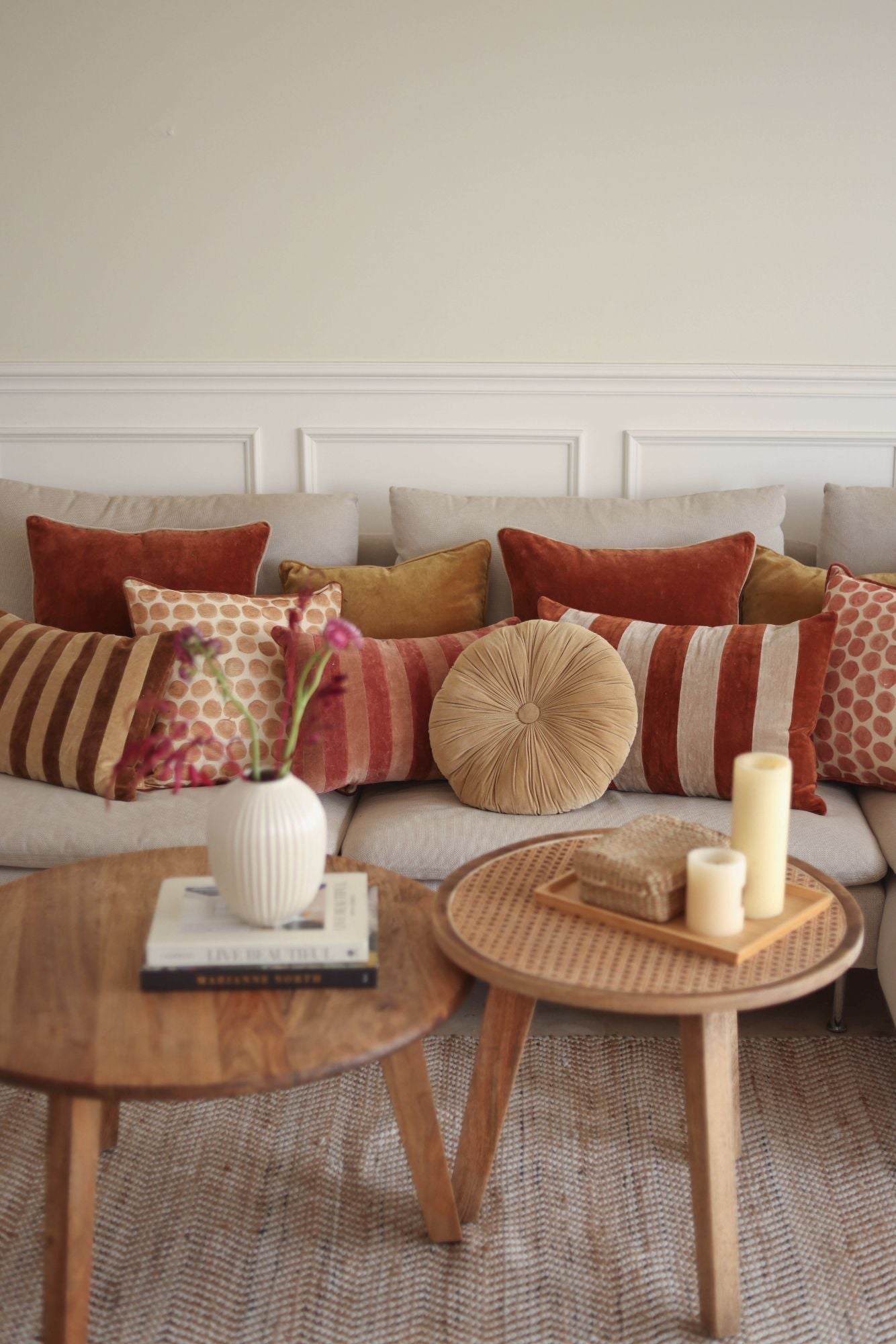 Cuddle Oatmeal Velvet  Round Cushion