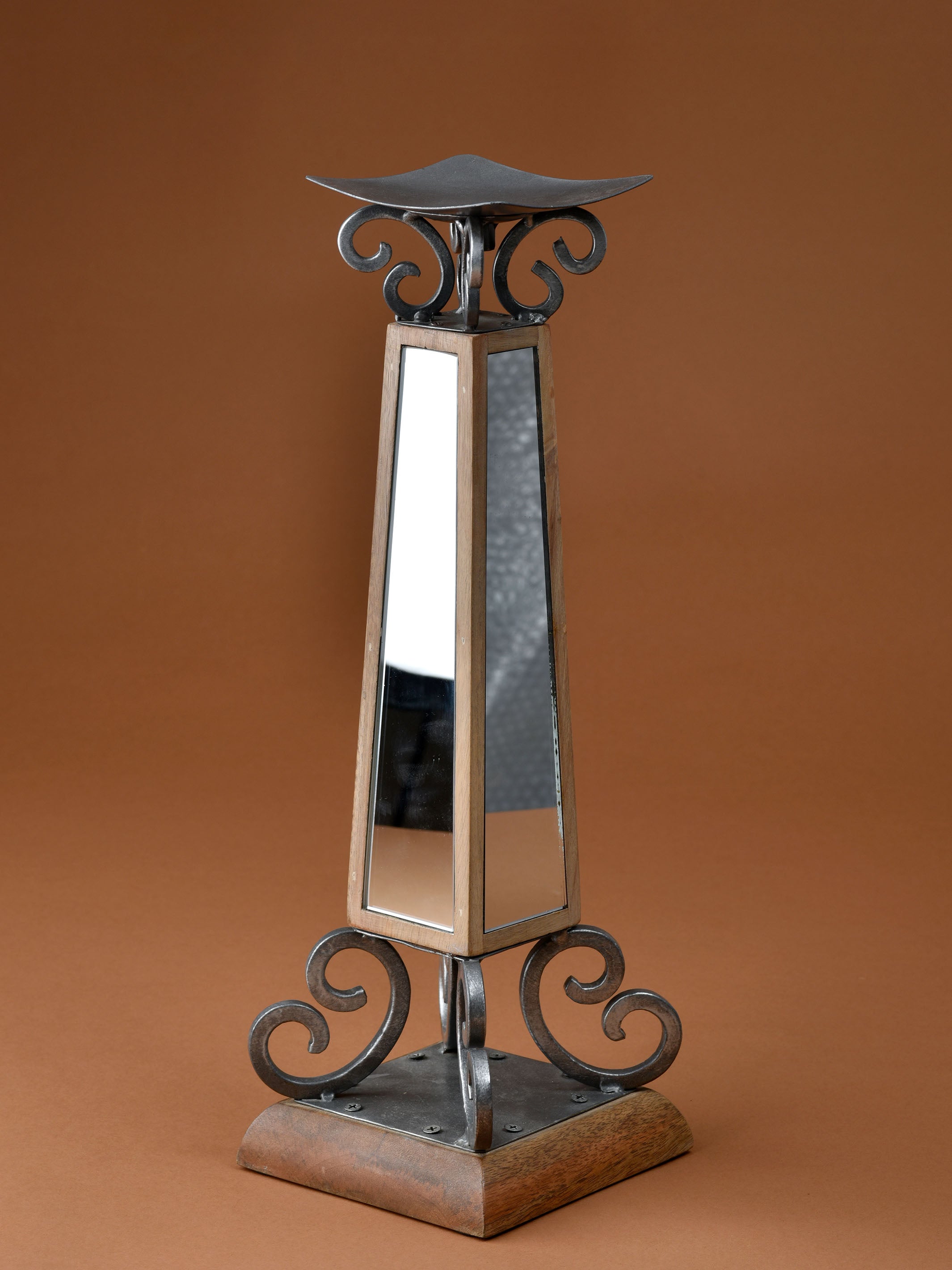 Scroly Glass Candle Stand