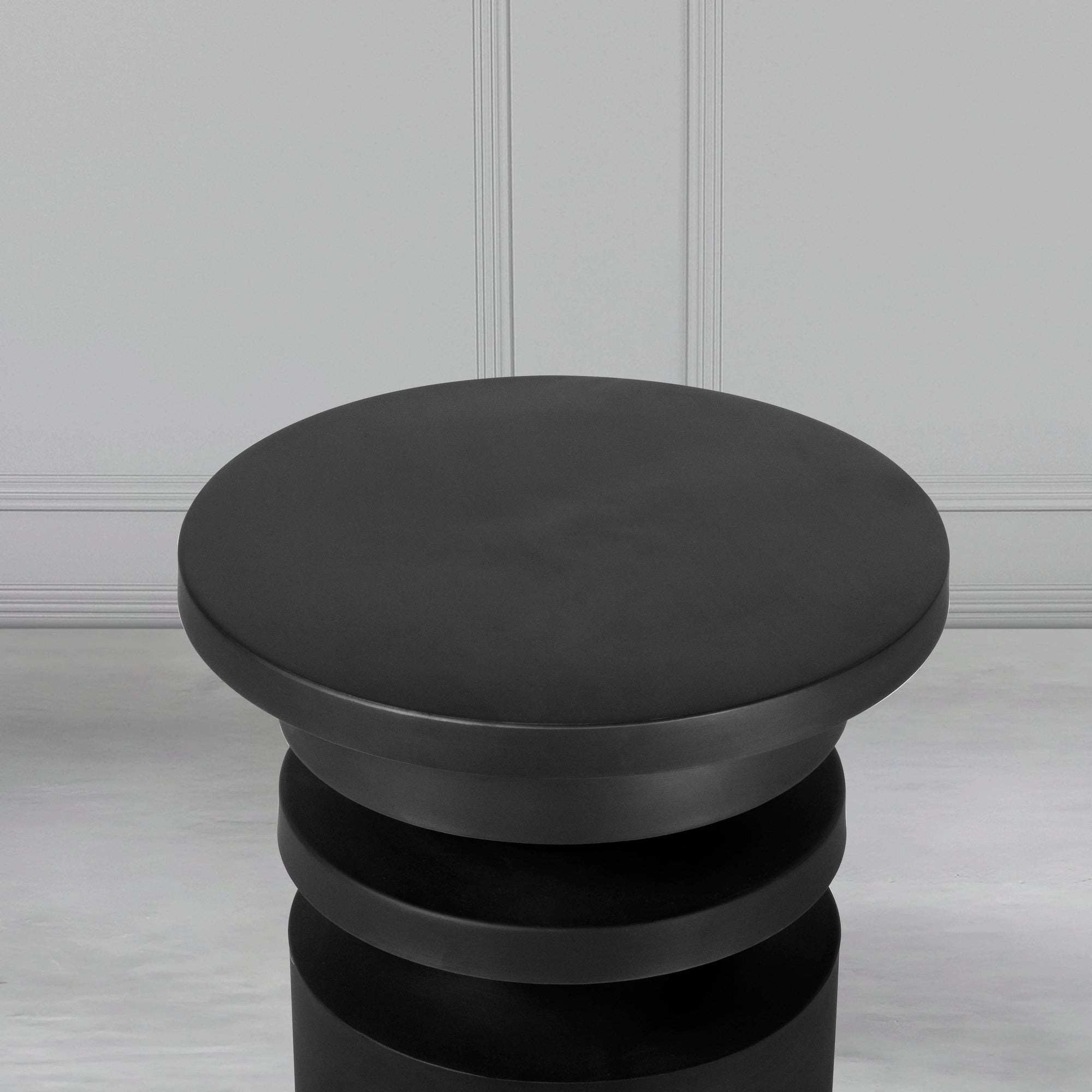 sculptural-bobbin-table_5_dw.webp