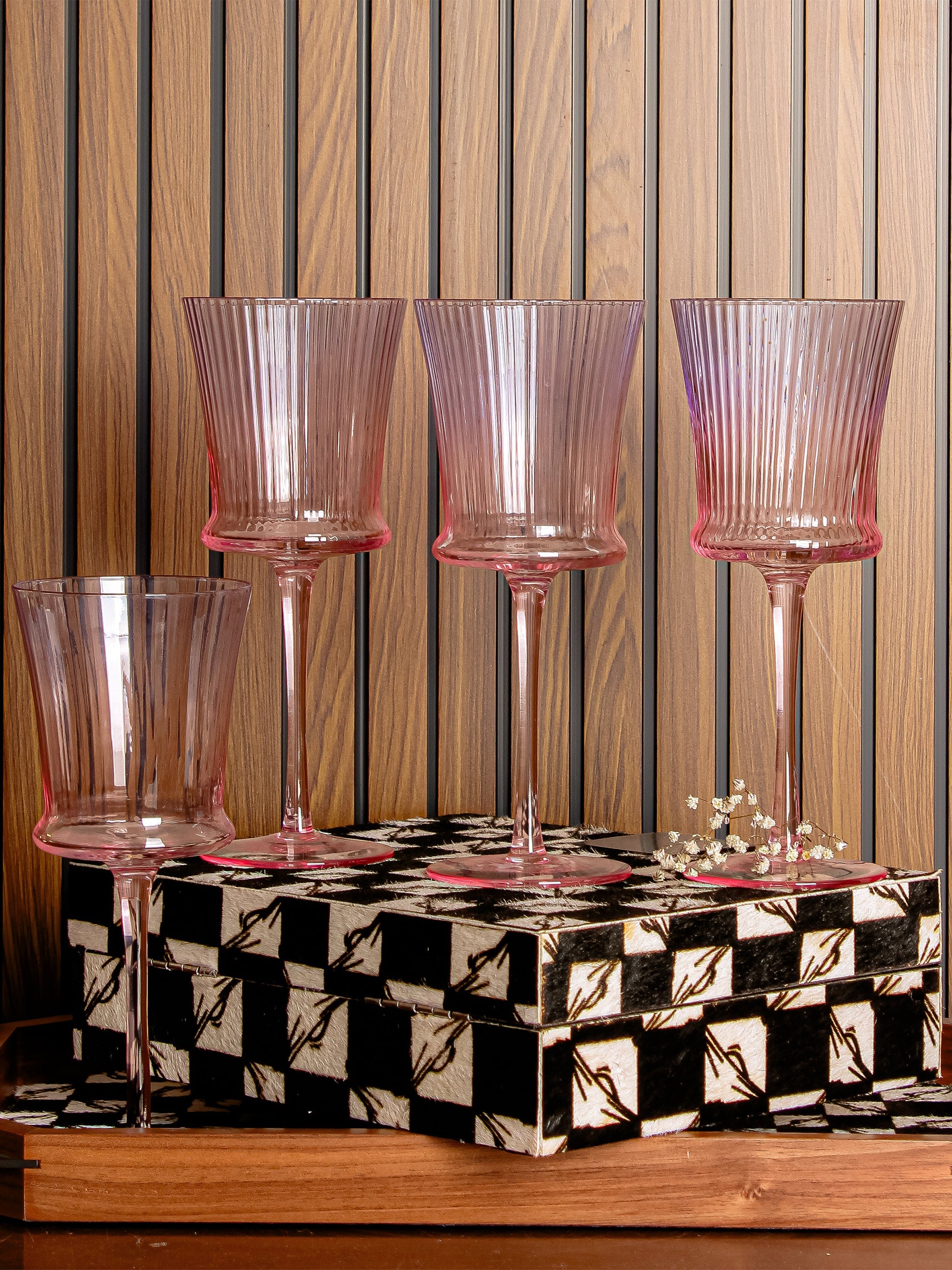 Shade Set Of 4 Wine Glasses