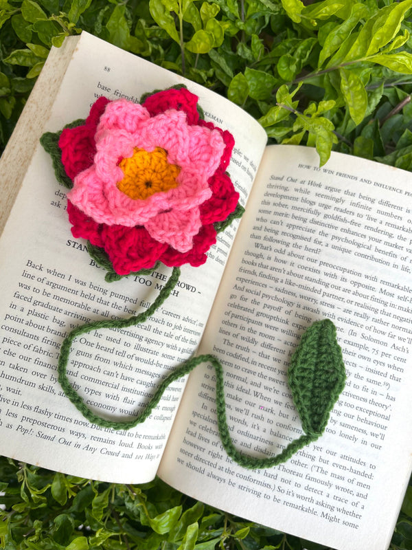 Ishmades crochet lotus charm - 3 in 1