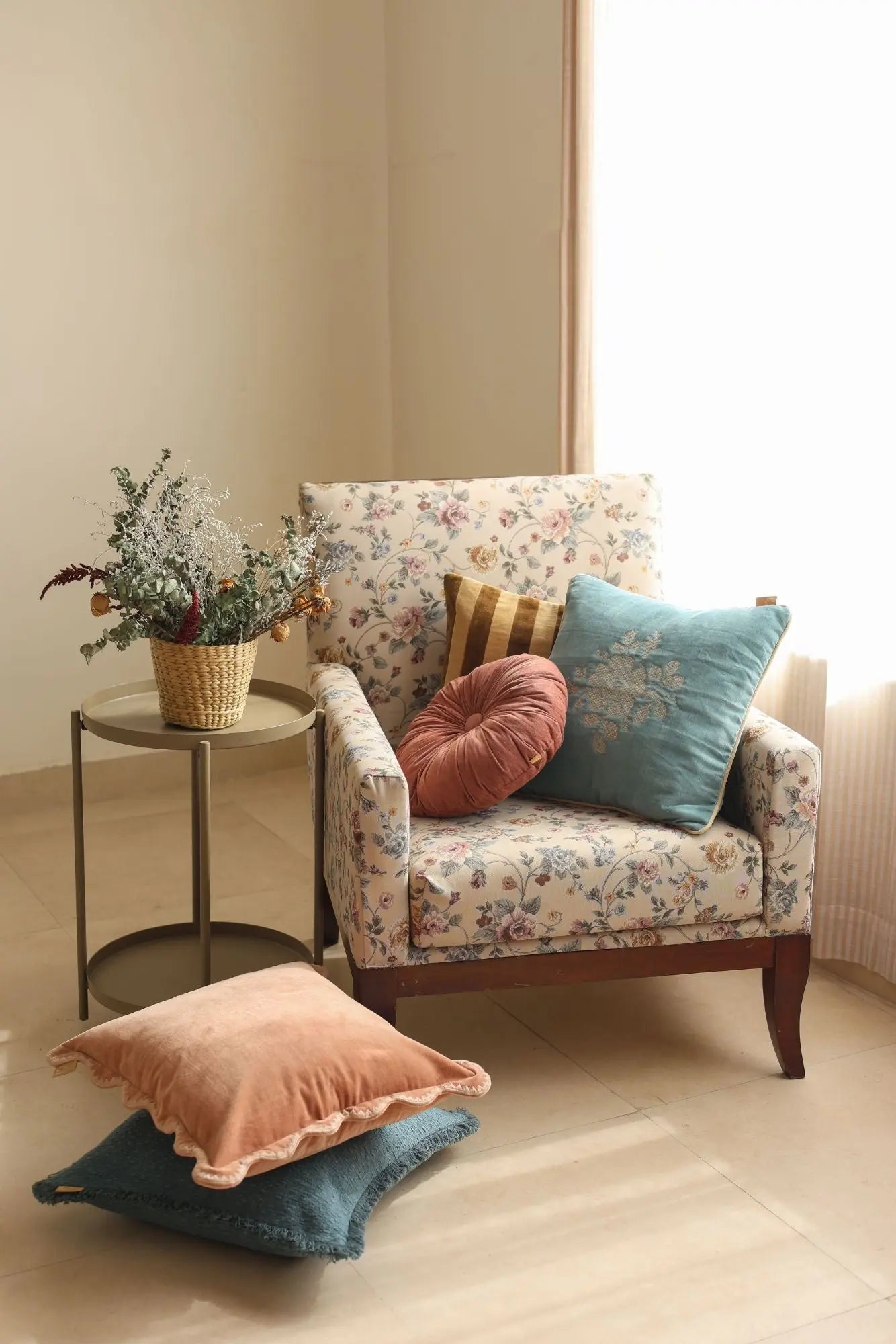 Cuddle Rhubarb Velvet  Round Cushion