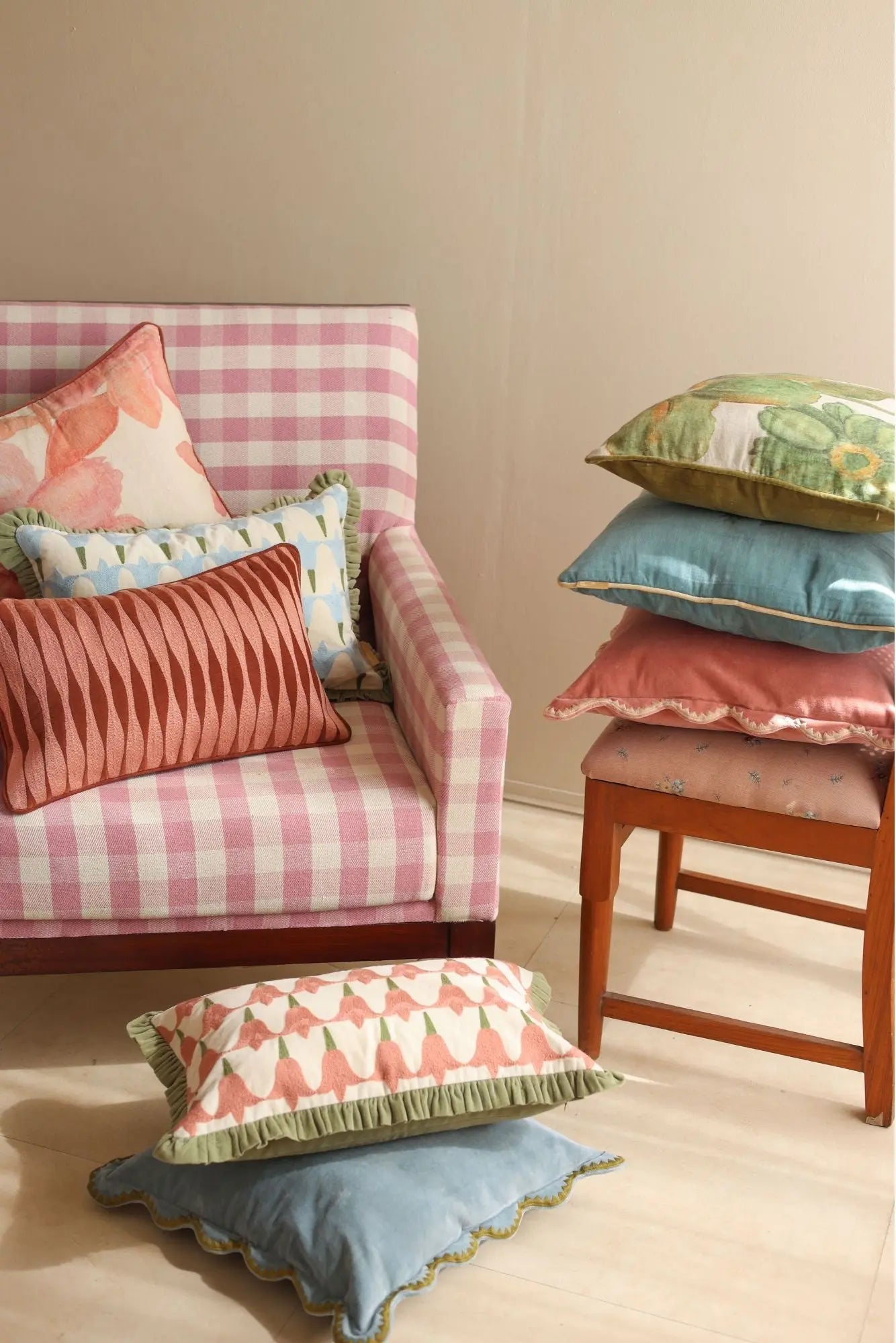Tulip Raspberry Oblong Cushion Cover