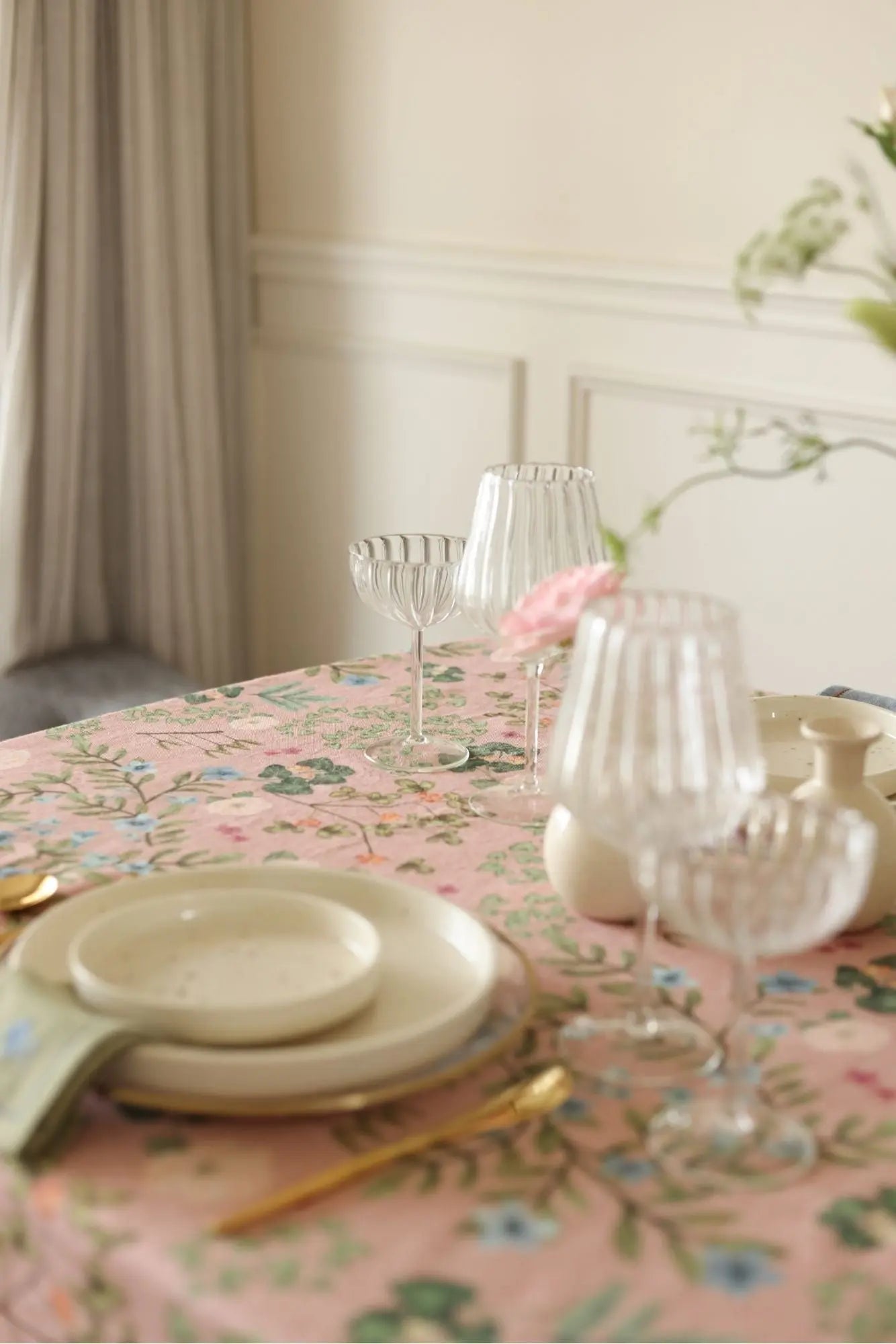 Valley Rose Linen Table Cover