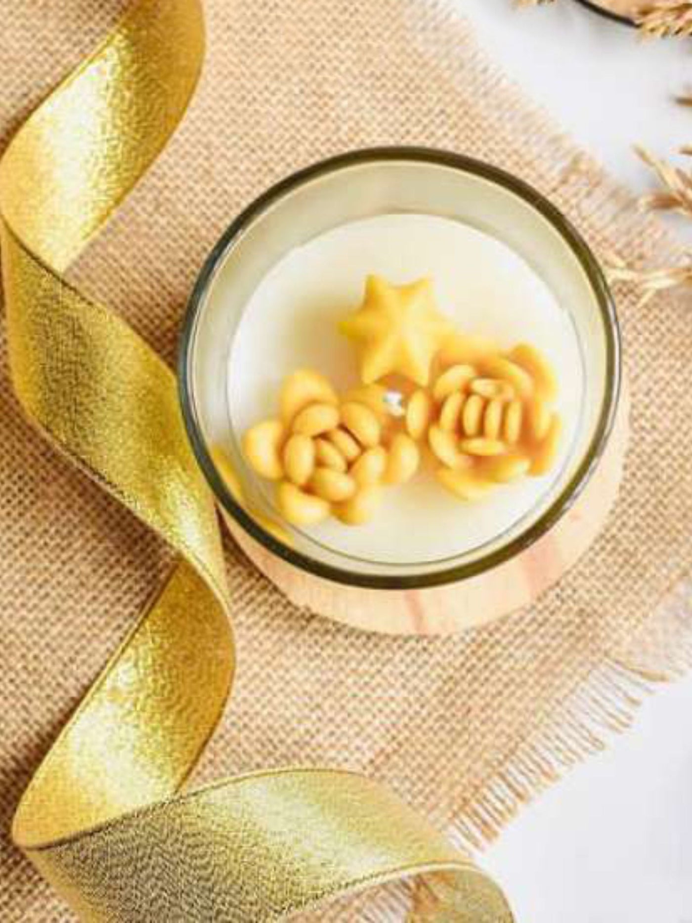 Soy Scented White Candle With Fruit Scuptures On Top