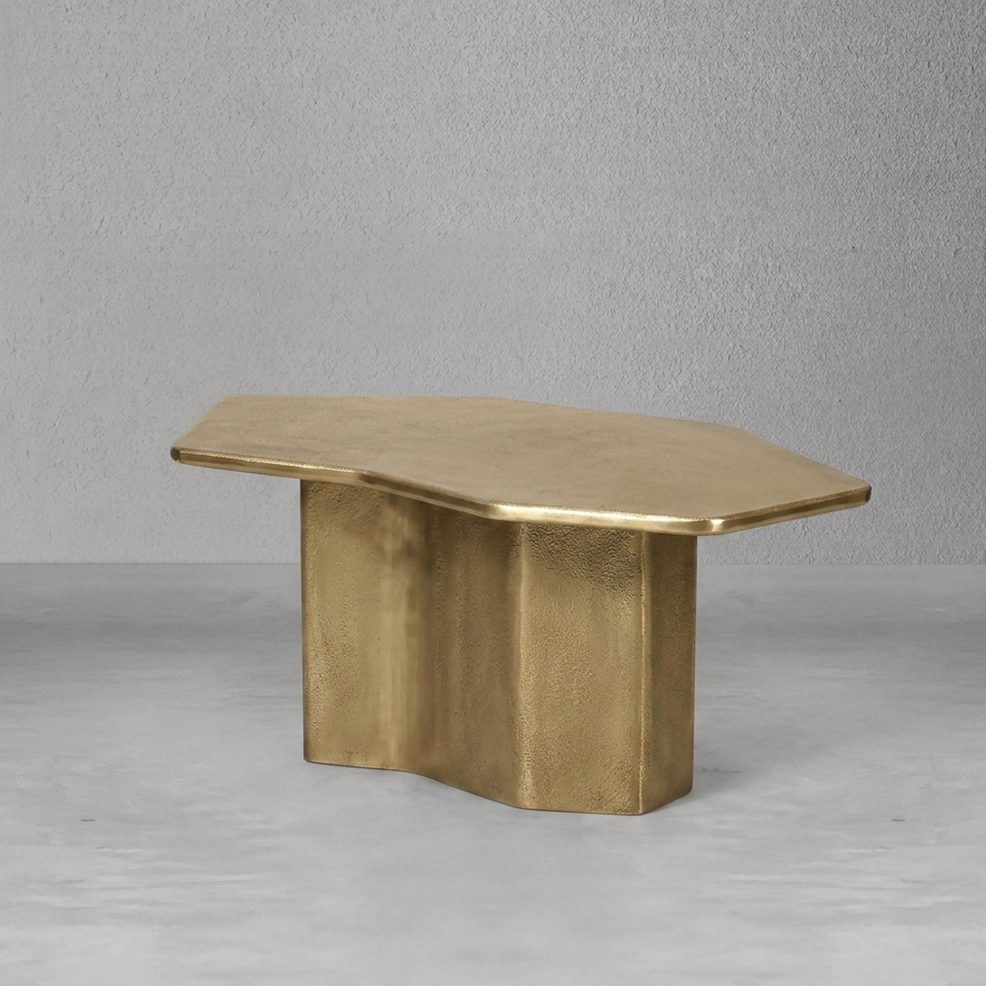 stela-coffee-table-gold_4_dw.webp