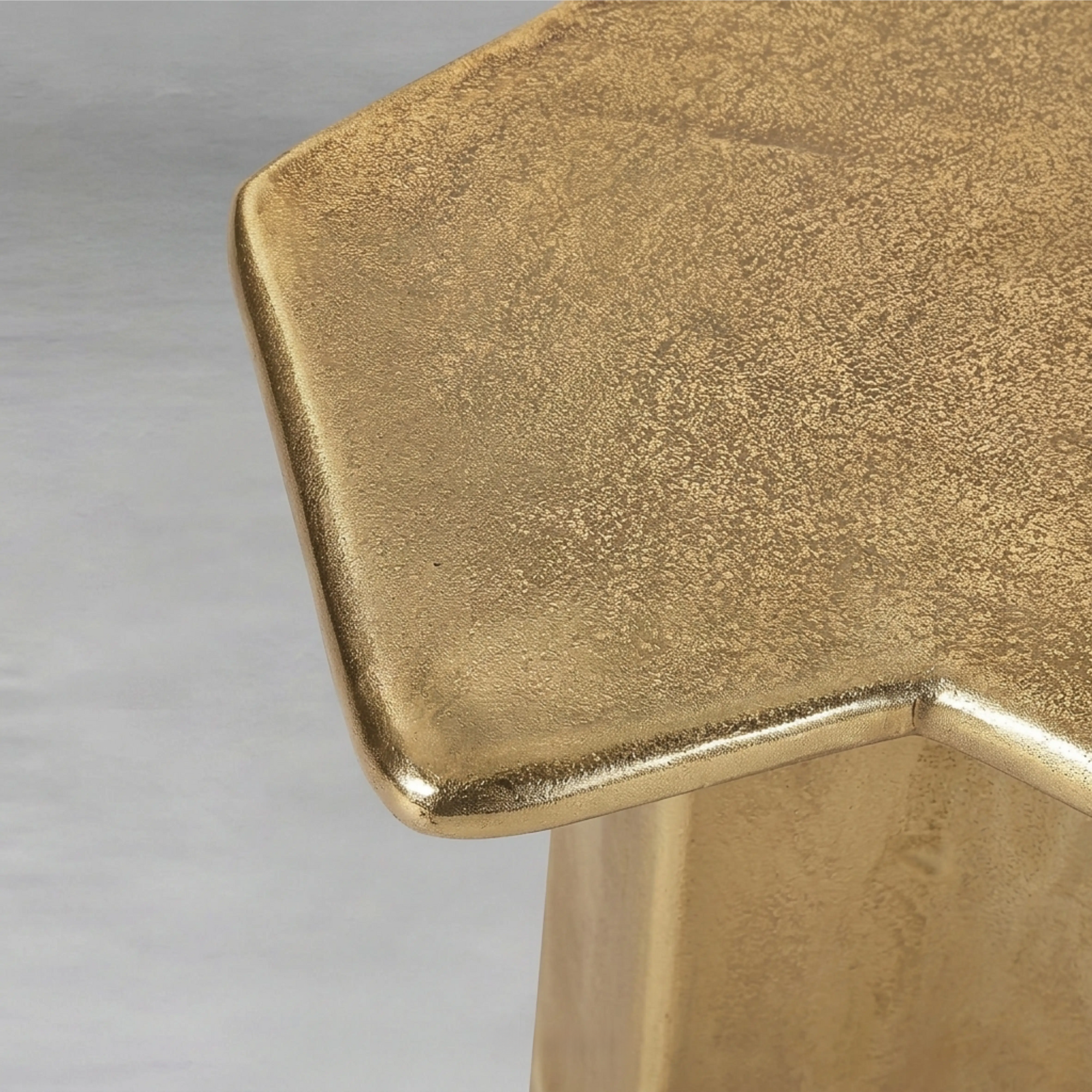 stela-side-table-gold_5_dw.webp