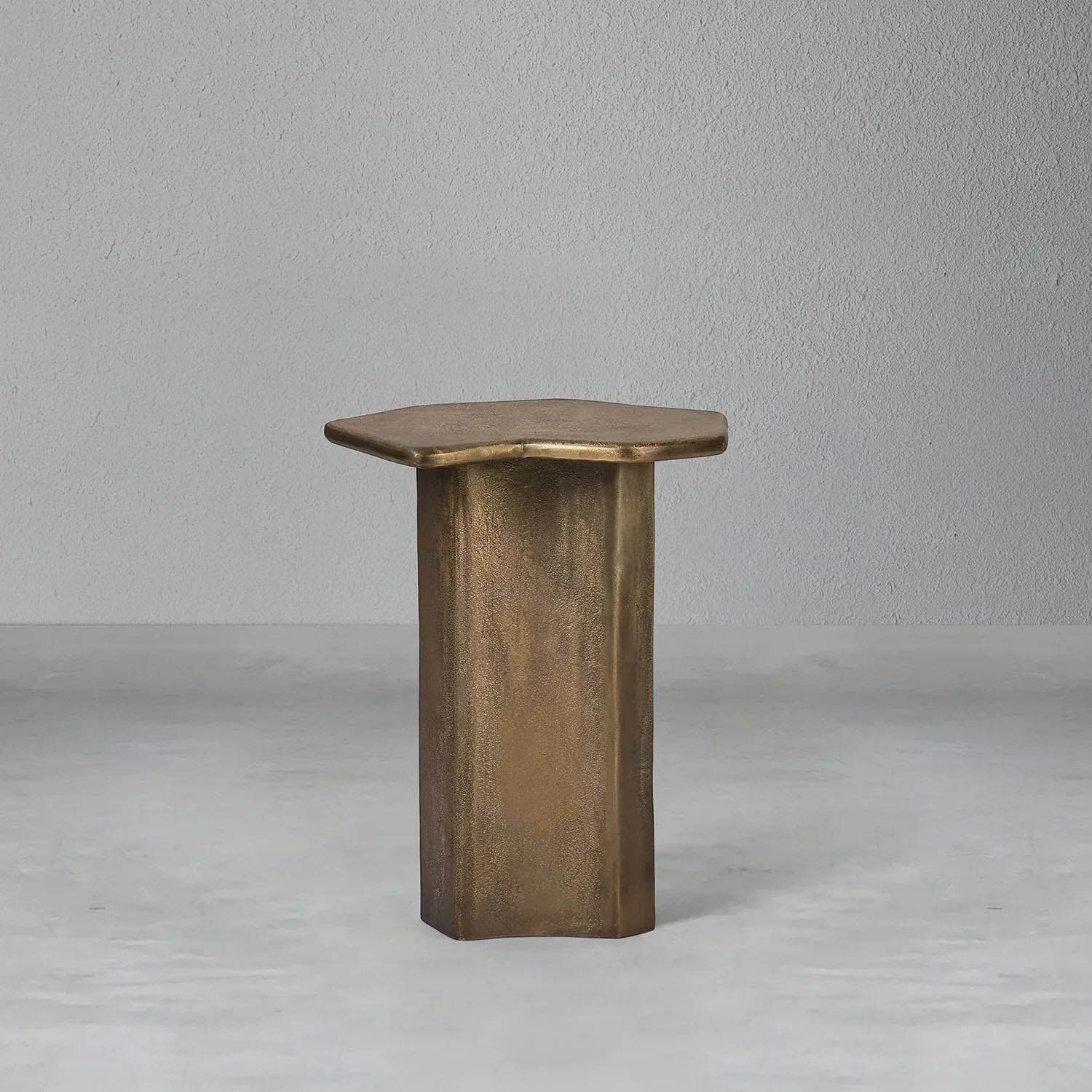 stela-side-table_2_dw.webp