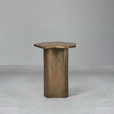 stela-side-table_2_dw.webp
