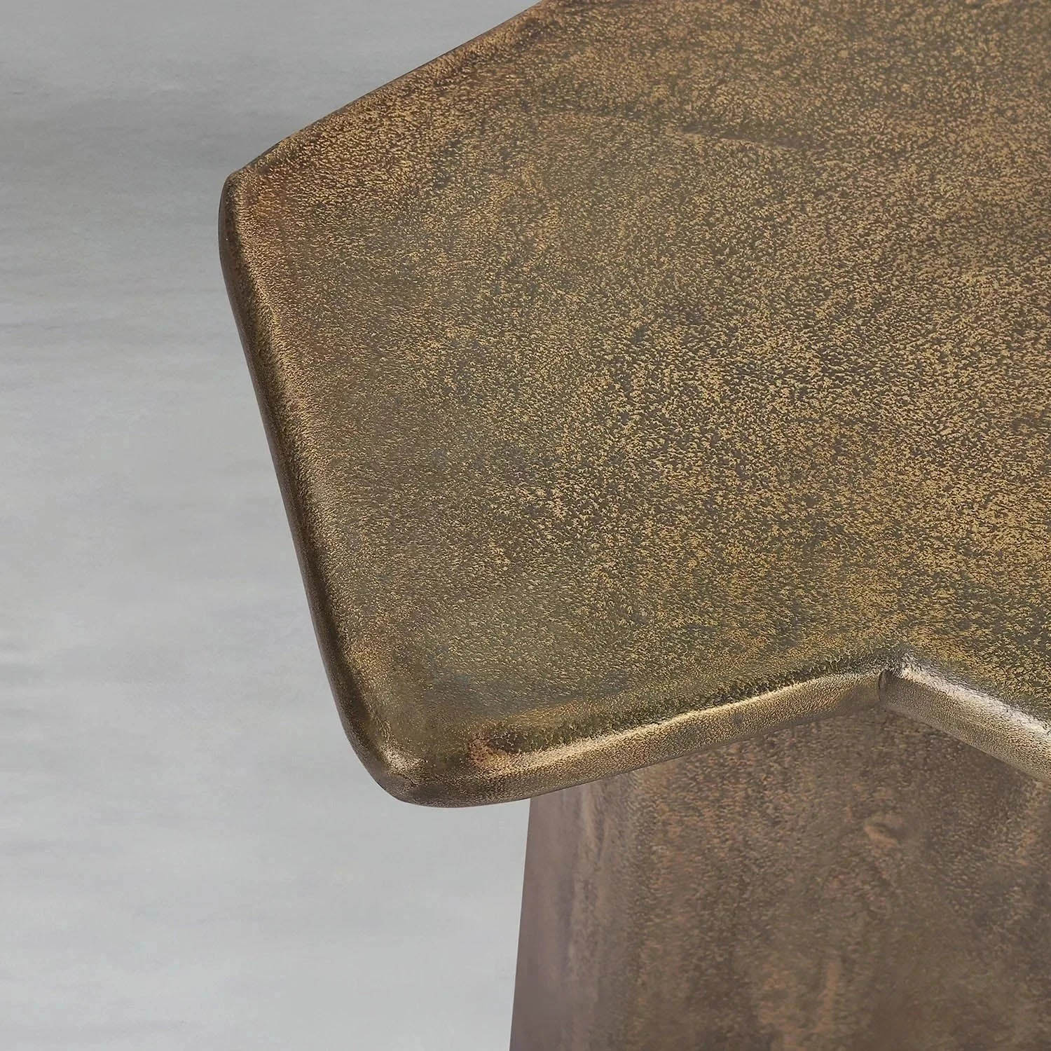 stela-side-table_5_dw.webp