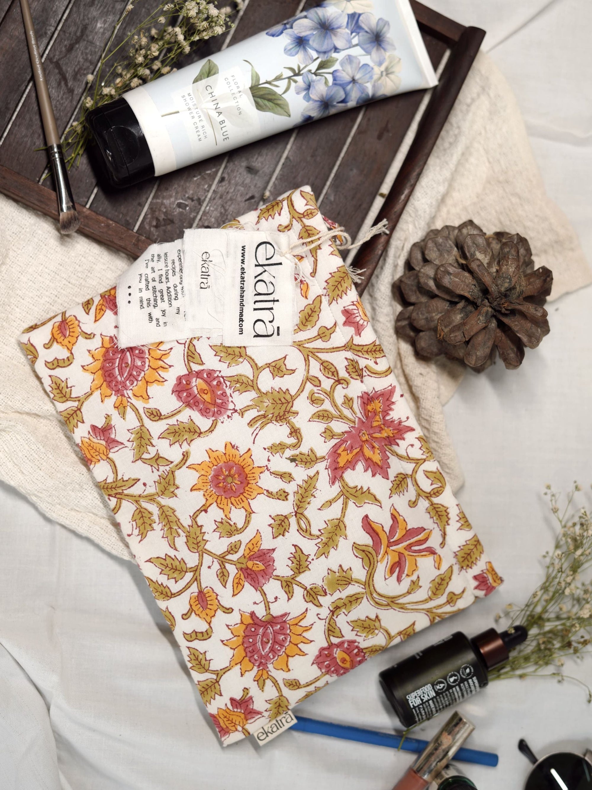 Sustainable Cotton Travel Organizer - Pink Floral