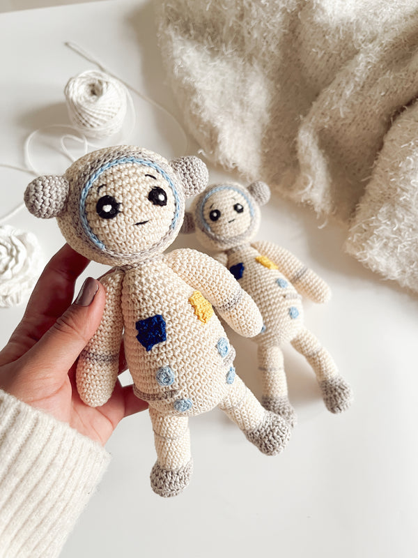Crochet satellite men toy