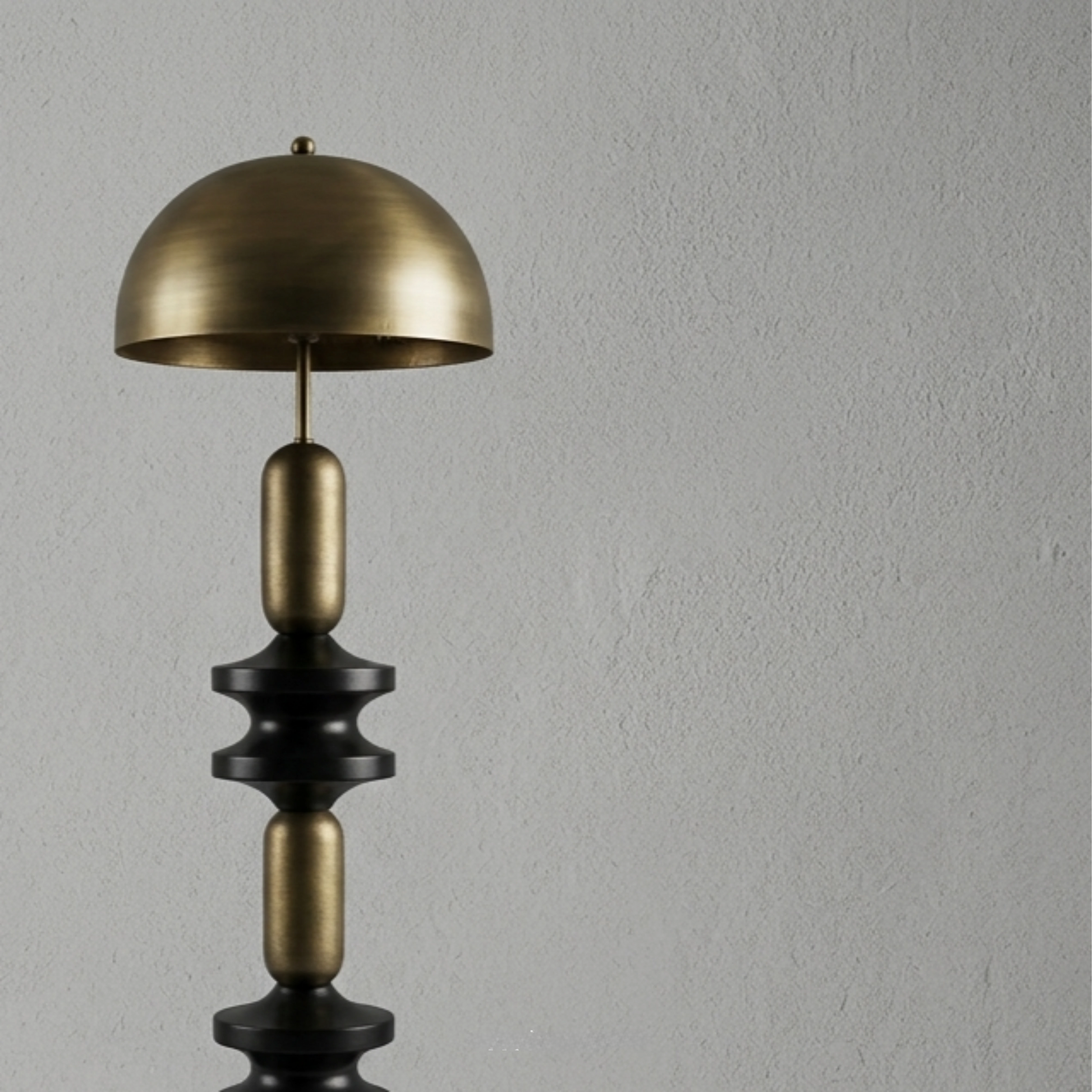 totem-sculptural-floor-lamp_4_dw.webp