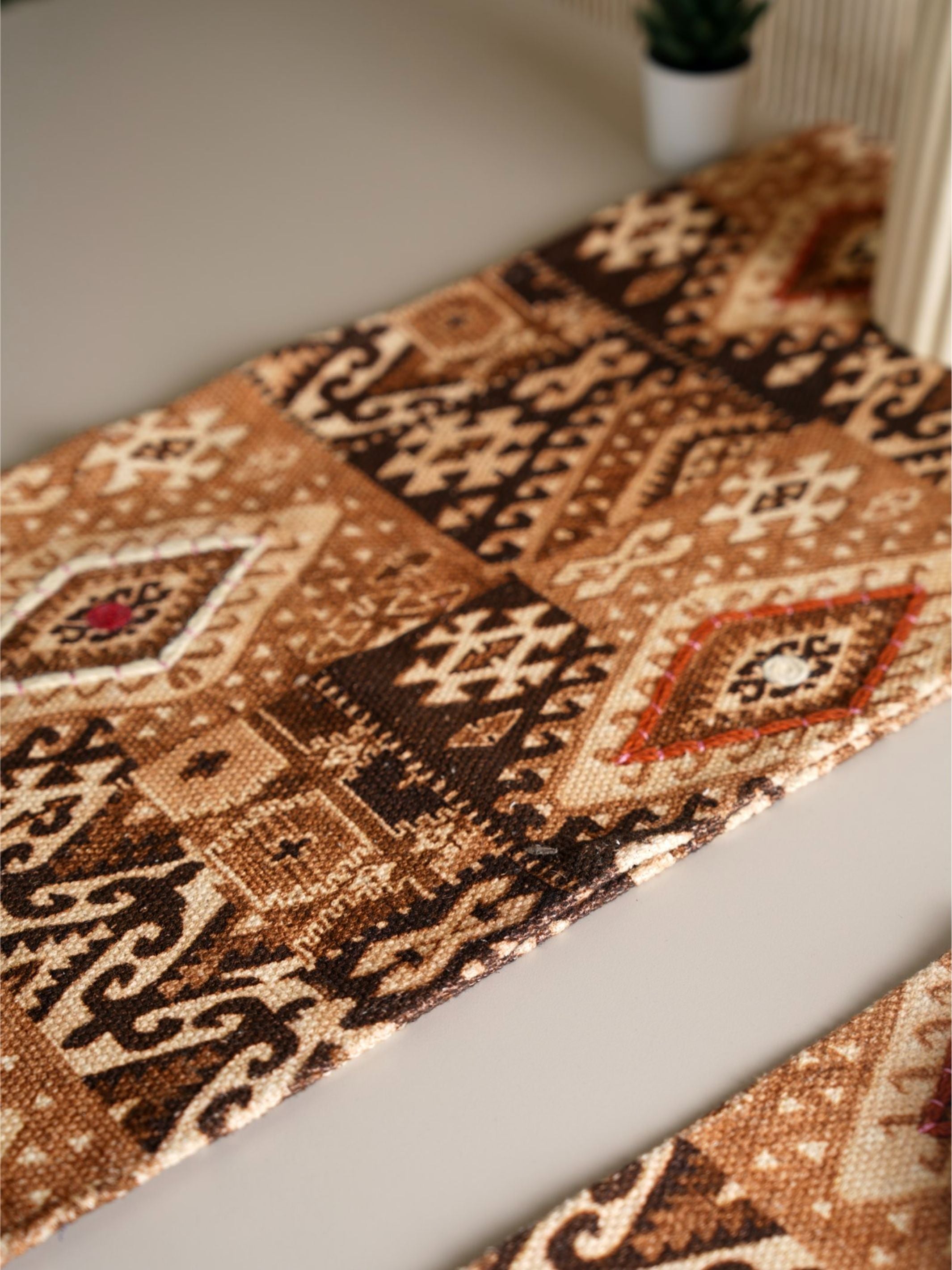 Table Runner - Handloom Tranquil Trellis