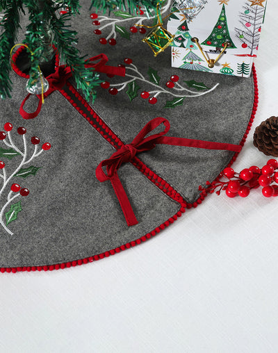 TREE SKIRT BERRY LEAVES