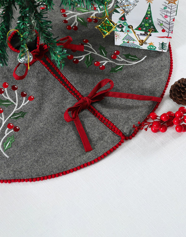 TREE SKIRT BERRY LEAVES