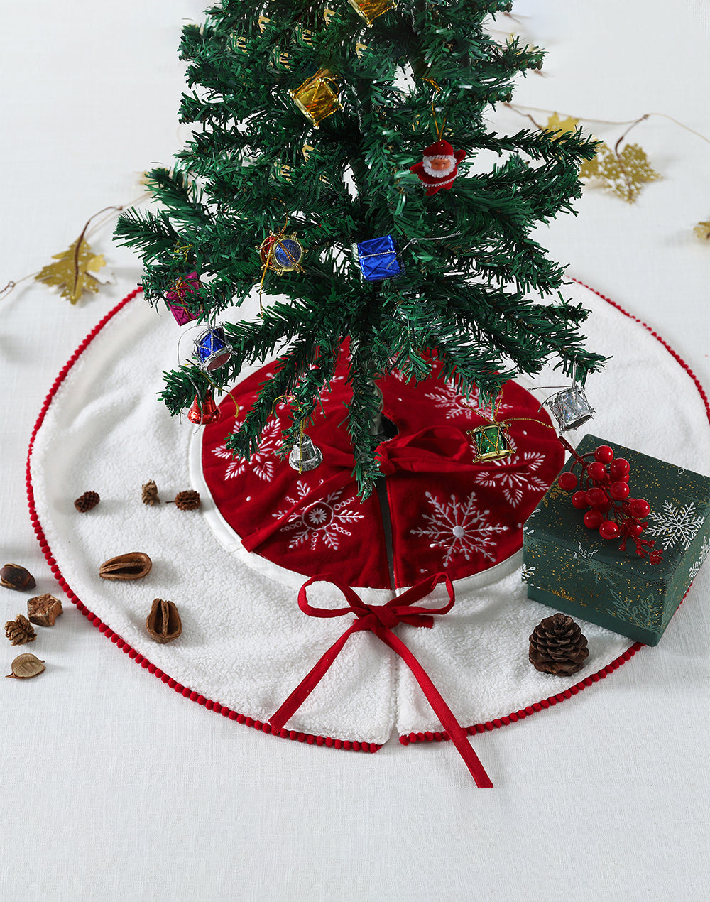 TREE SKIRT SNOW WHITE
