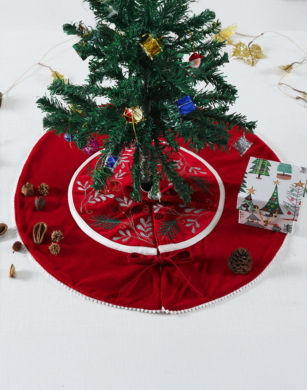 TREE SKIRT SILVER GLOOM