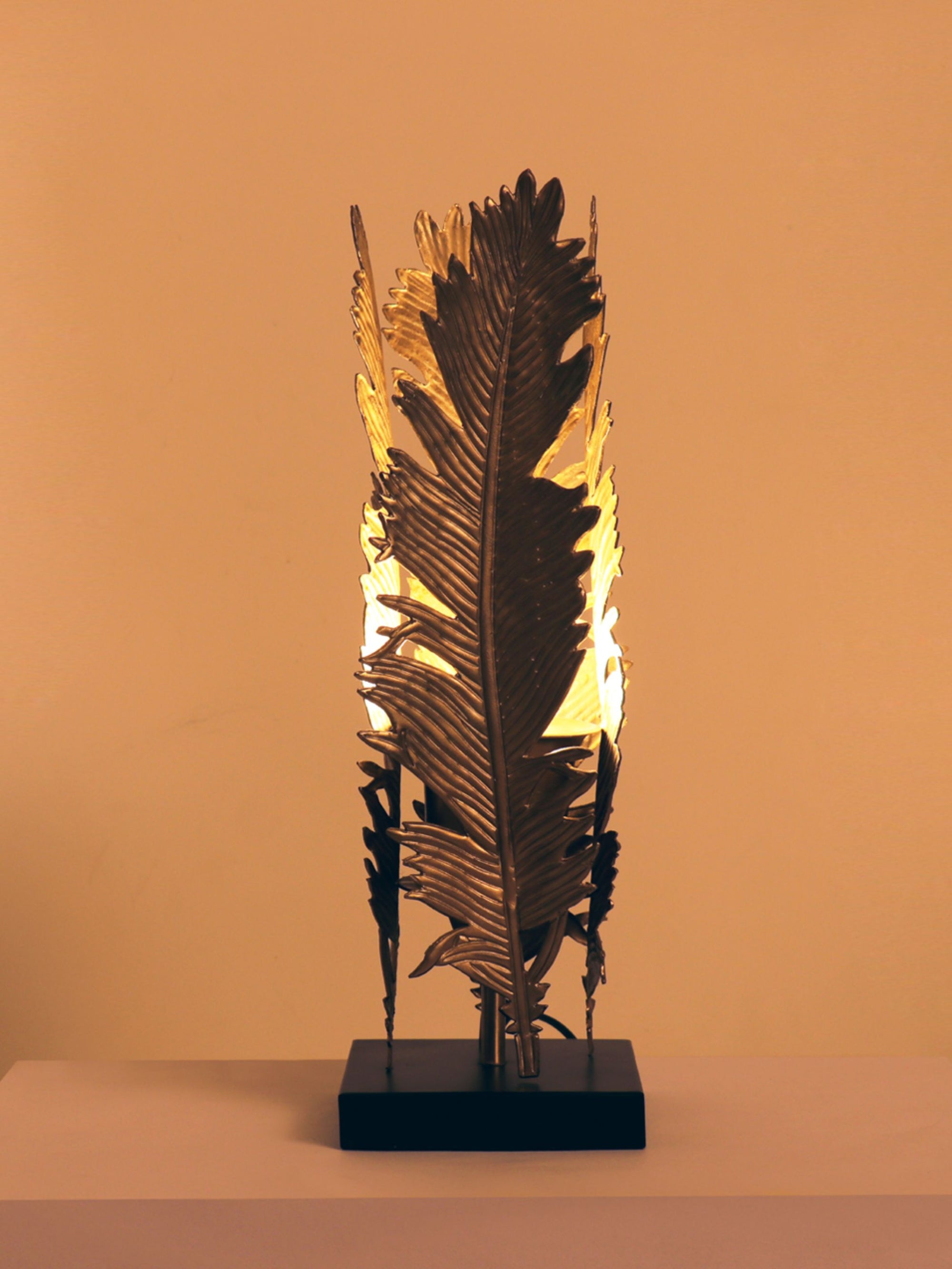 Vicia Table Lamp