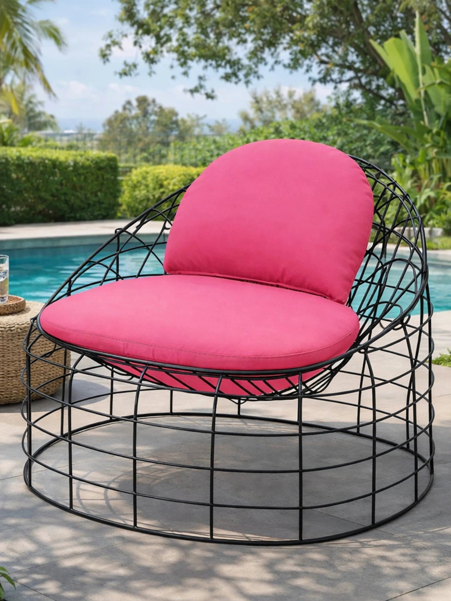 viona-outdoor-lounge-chair-black_1_dw.jpg