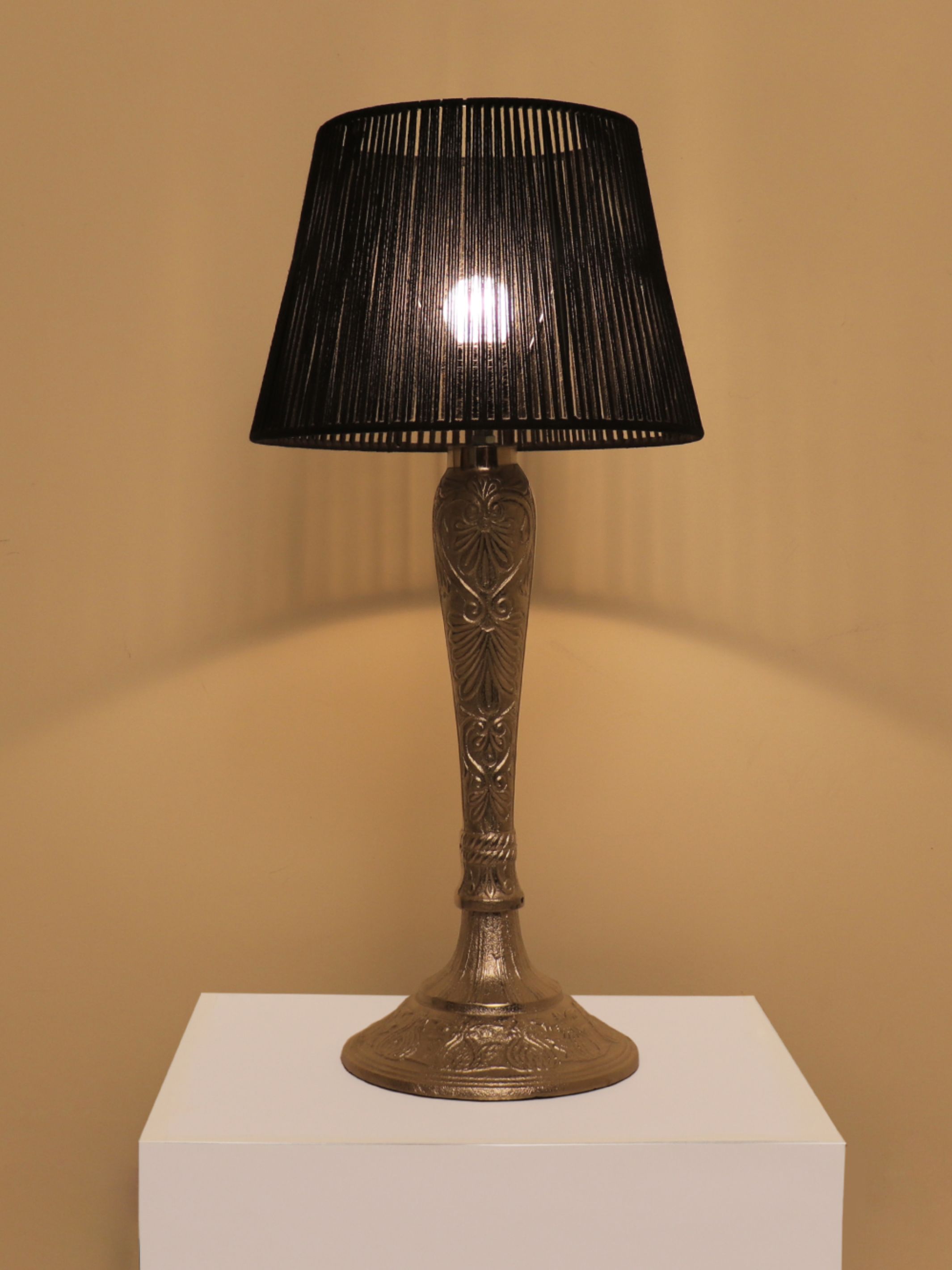 Viraag Table Lamp