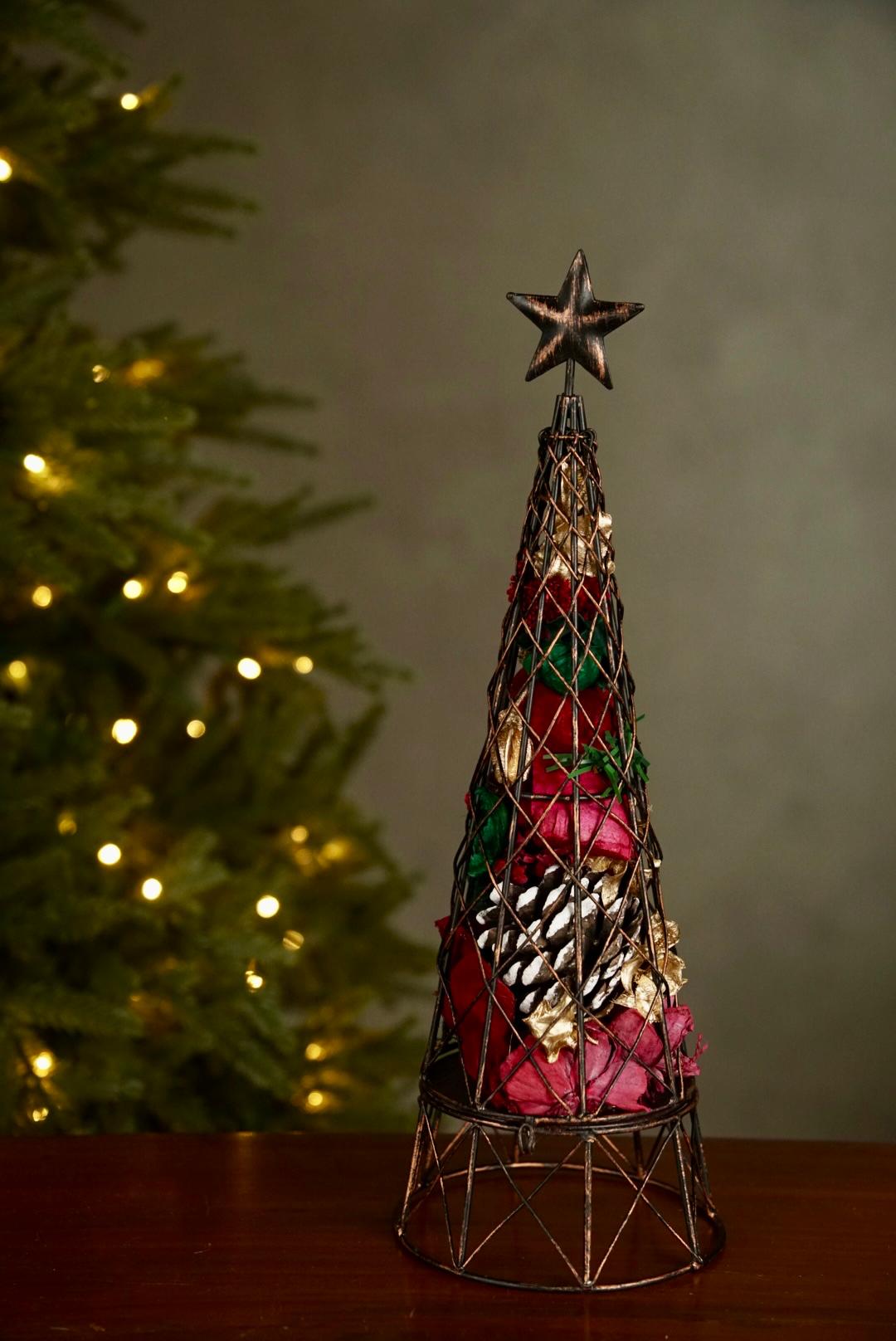 Christmas tree metal cage Potpourri