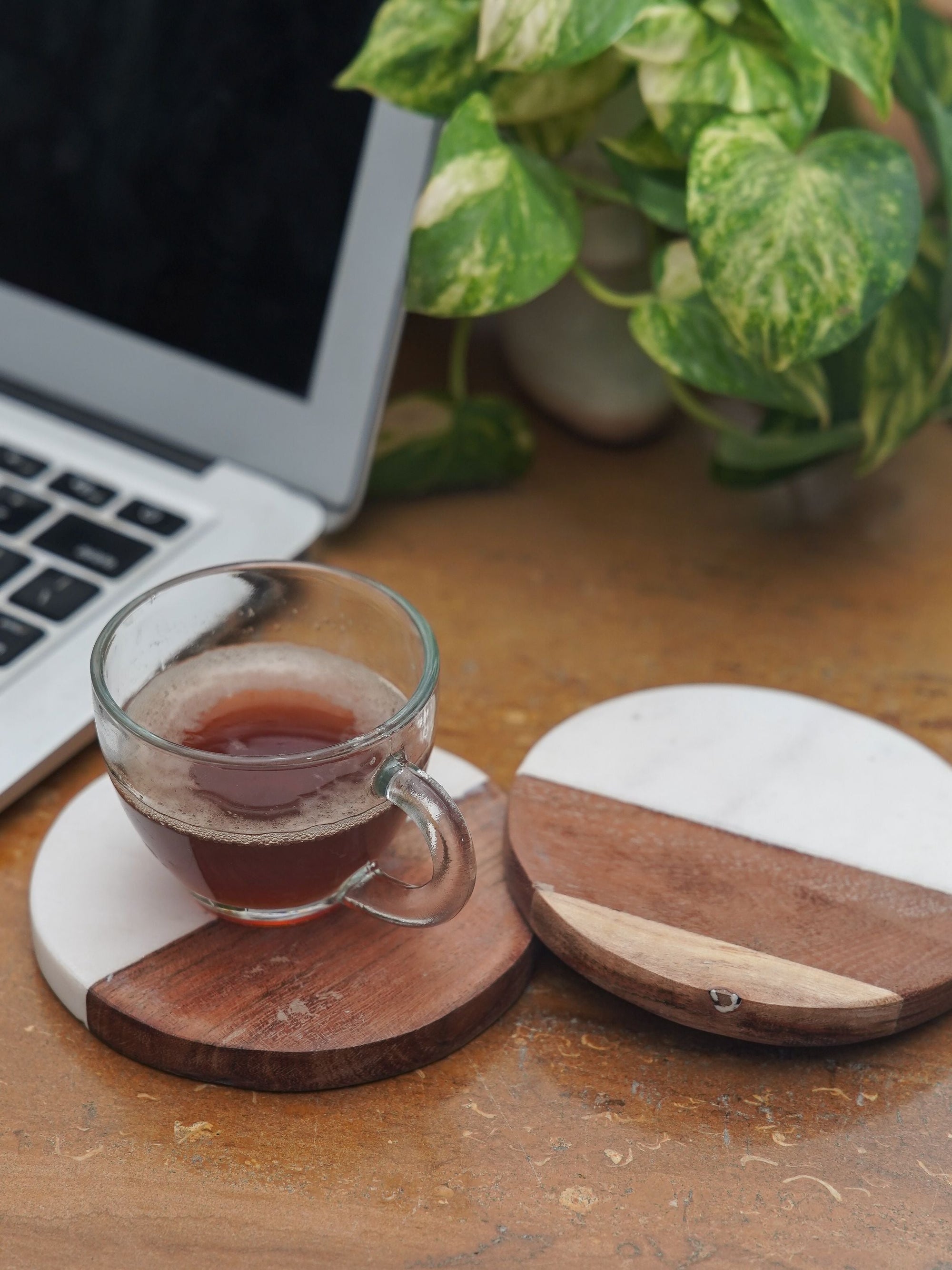 Round Coasters - White Marble & Wood