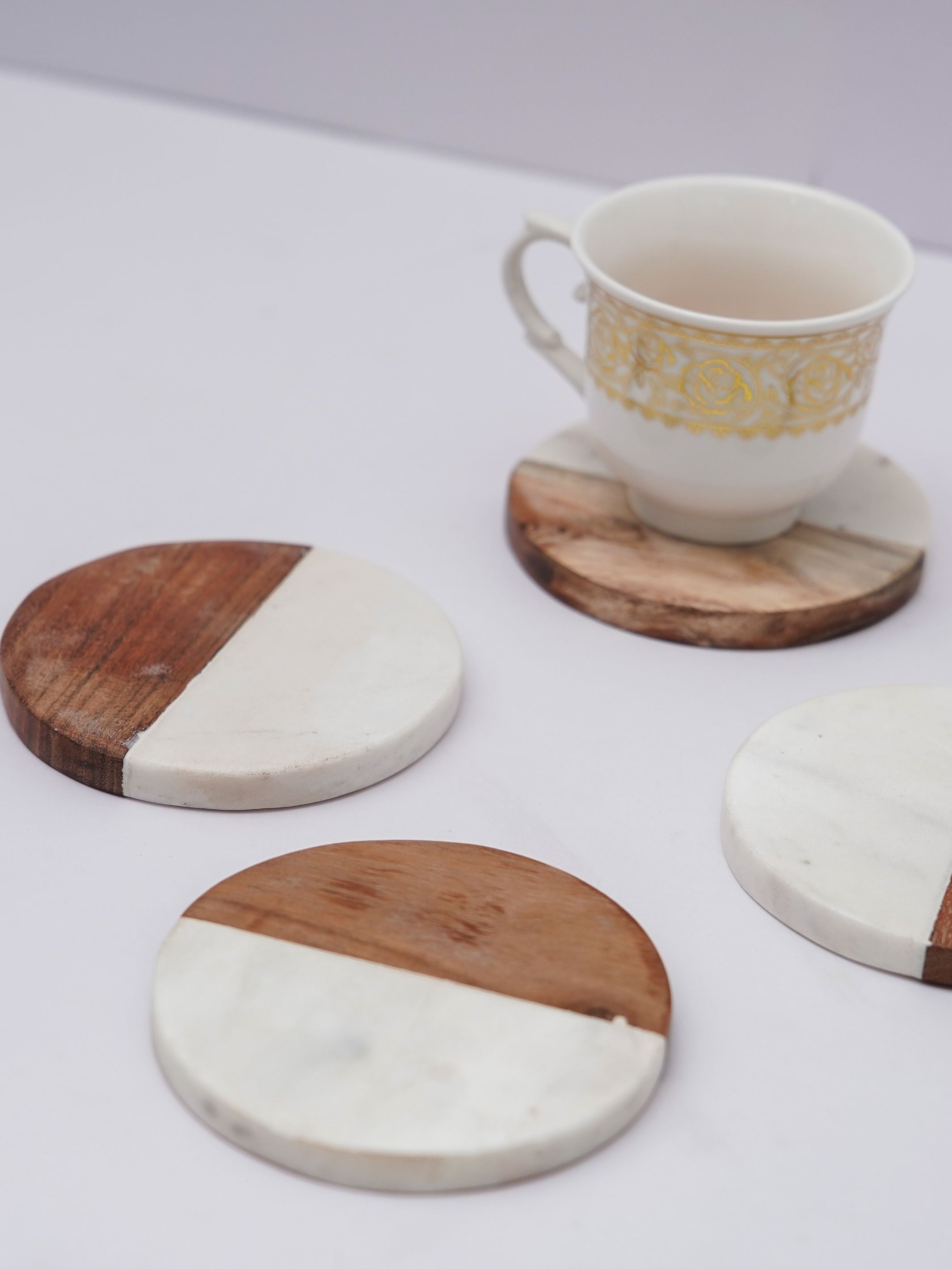 Round Coasters - White Marble & Wood