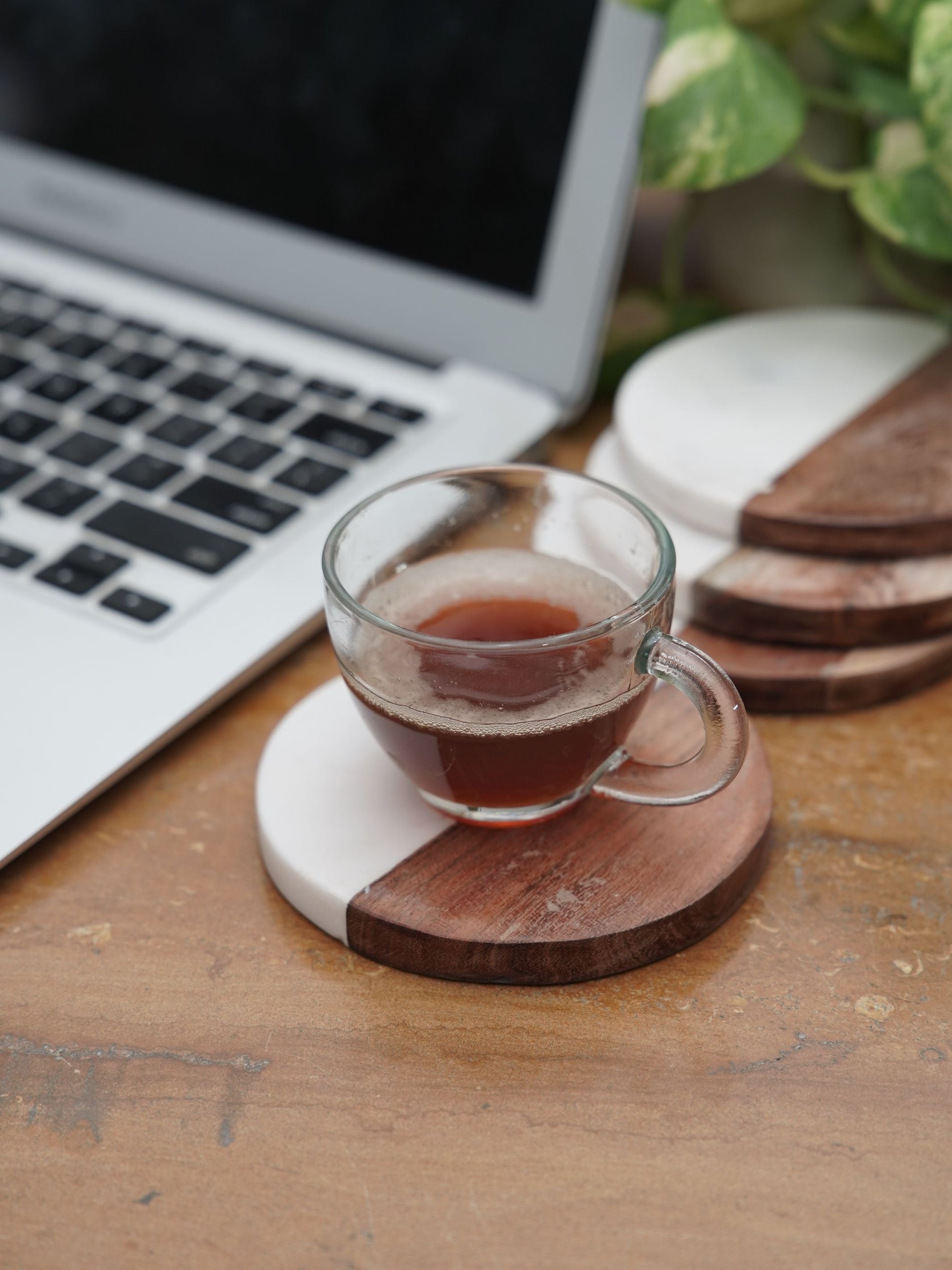 Round Coasters - White Marble & Wood